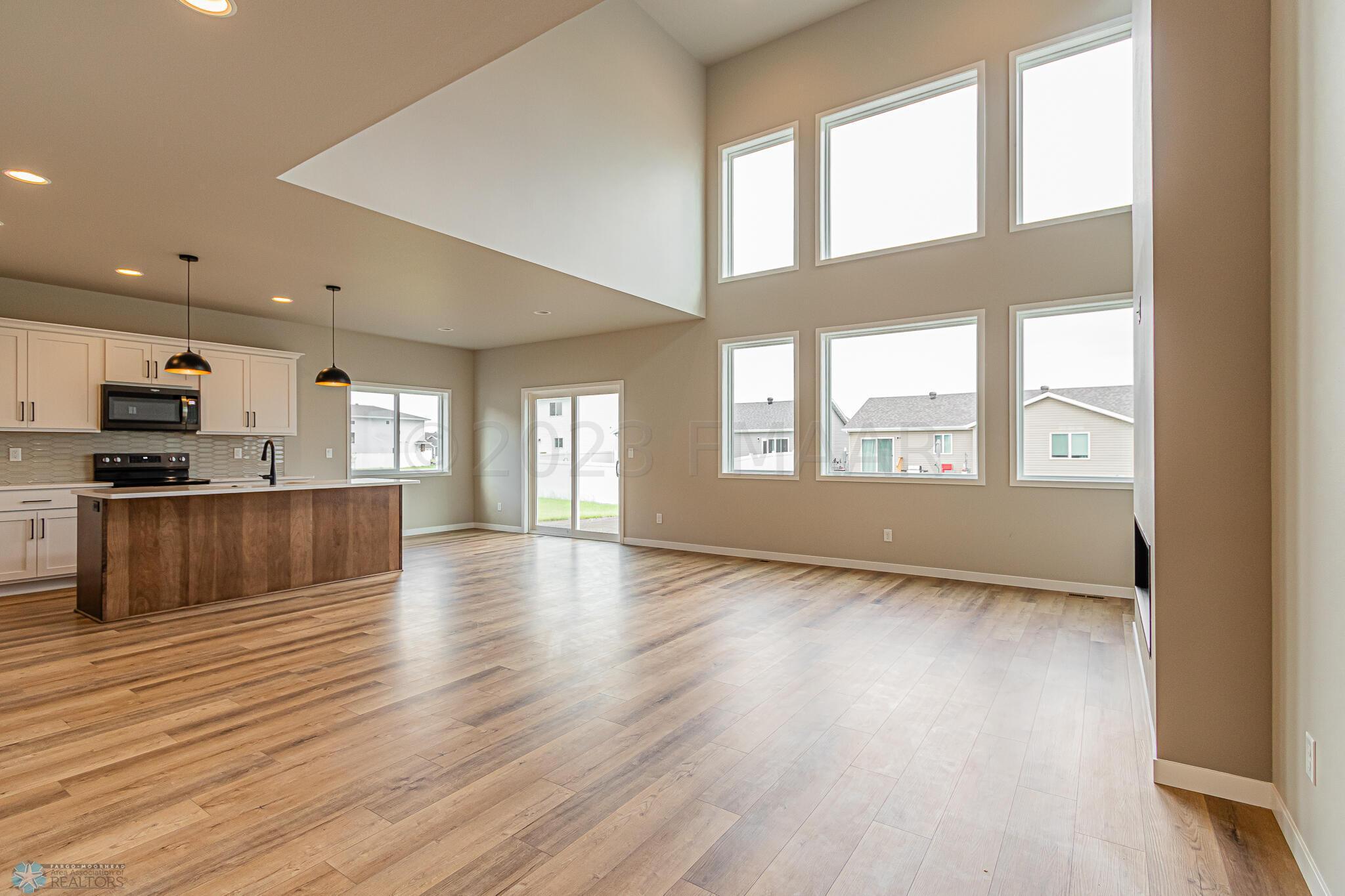 7372 27th St S, Fargo, ND 58104-43