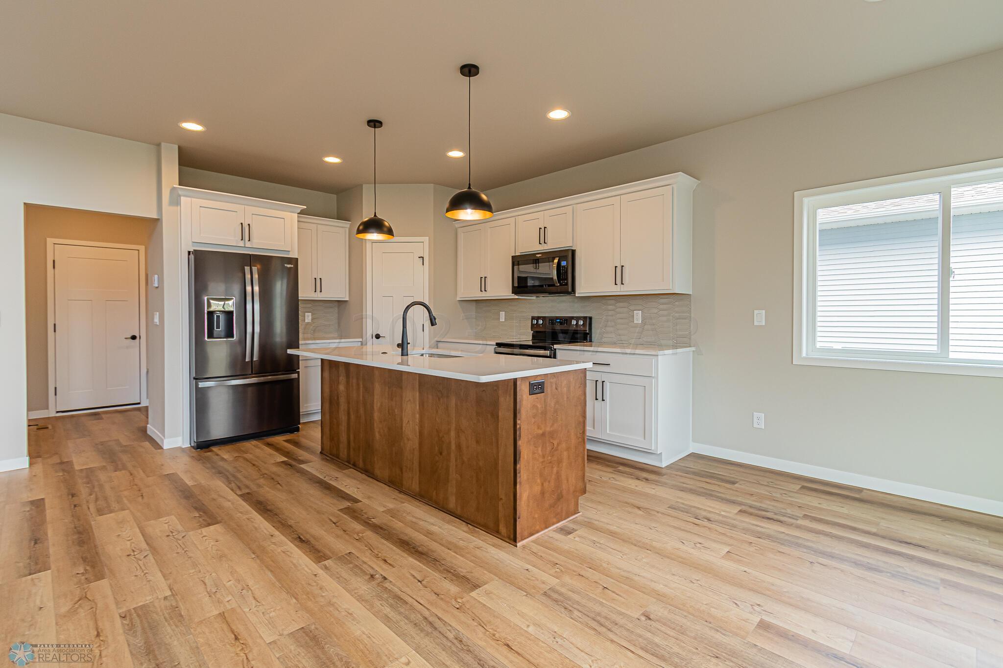 7372 27th St S, Fargo, ND 58104-40