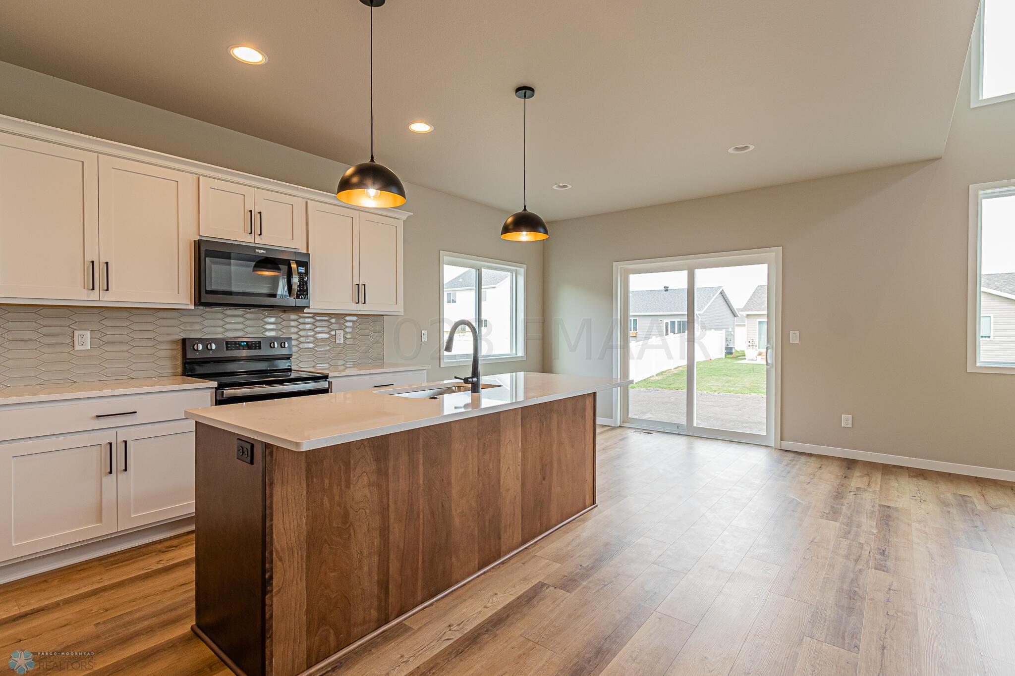 7372 27th St S, Fargo, ND 58104-33