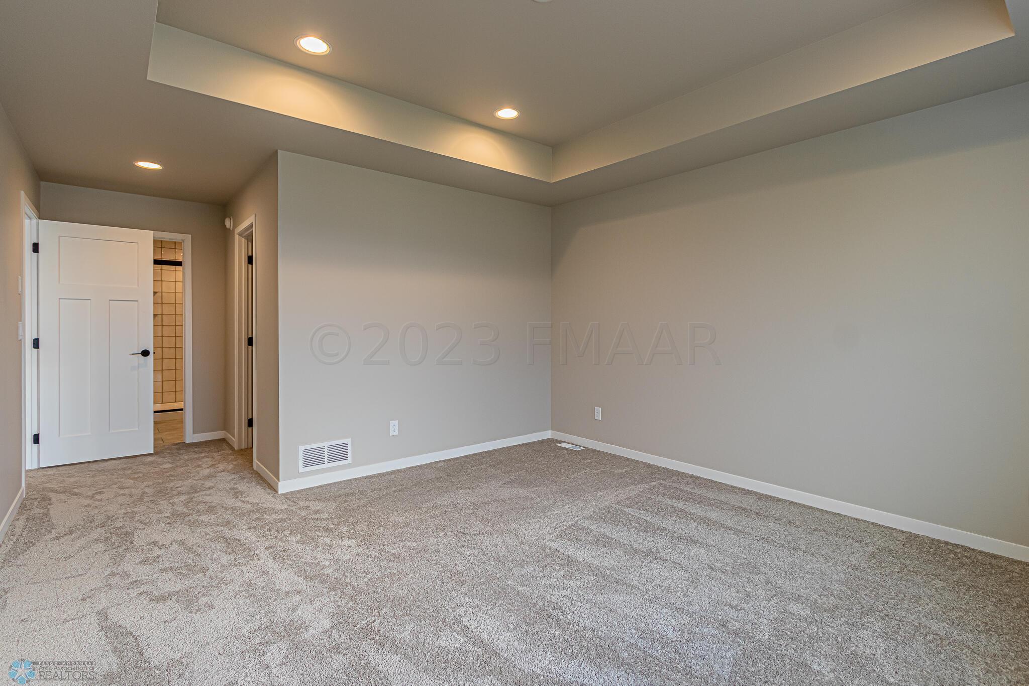 7372 27th St S, Fargo, ND 58104-26