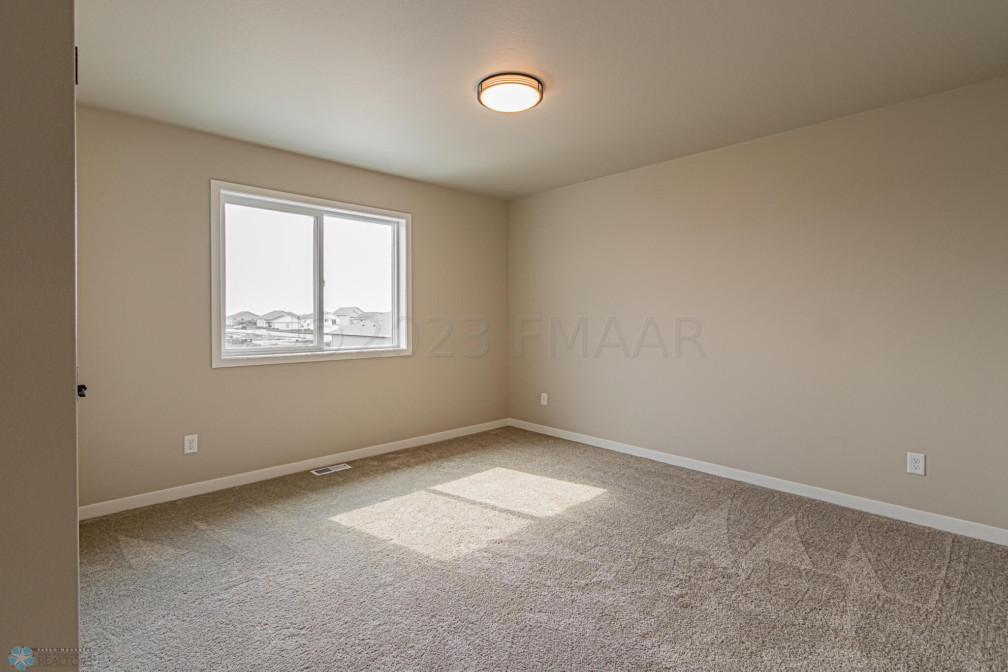 7372 27th St S, Fargo, ND 58104-17