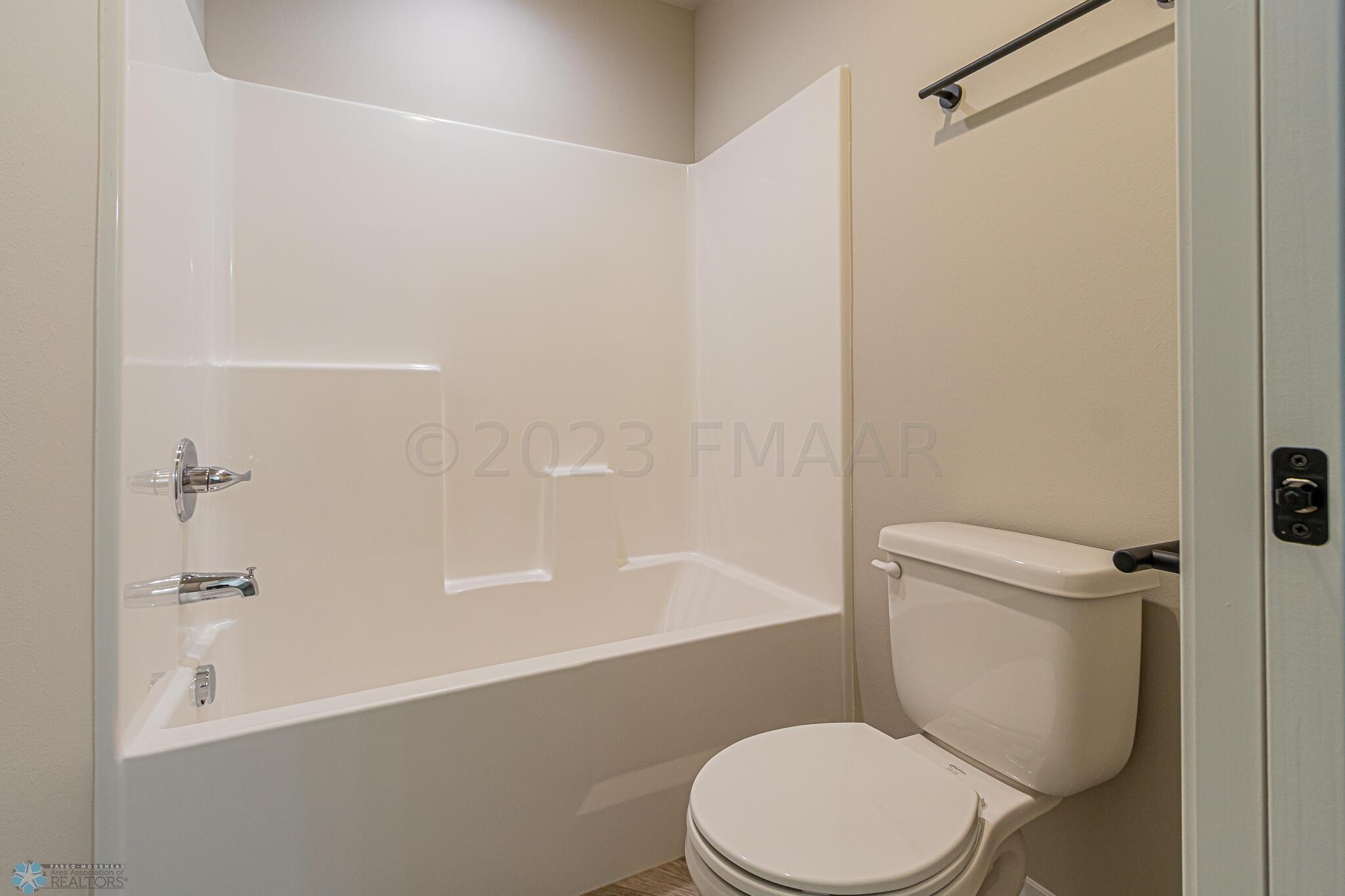 7372 27th St S, Fargo, ND 58104-20