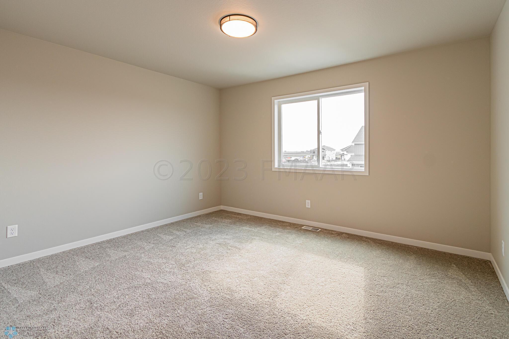 7372 27th St S, Fargo, ND 58104-19