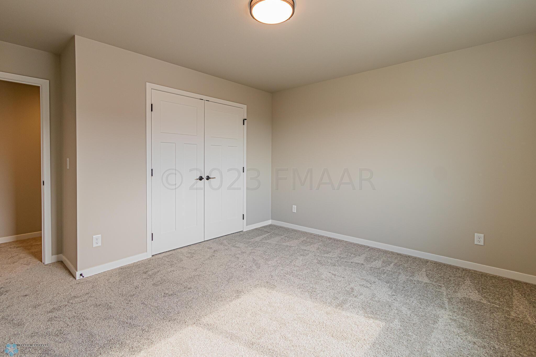 7372 27th St S, Fargo, ND 58104-18