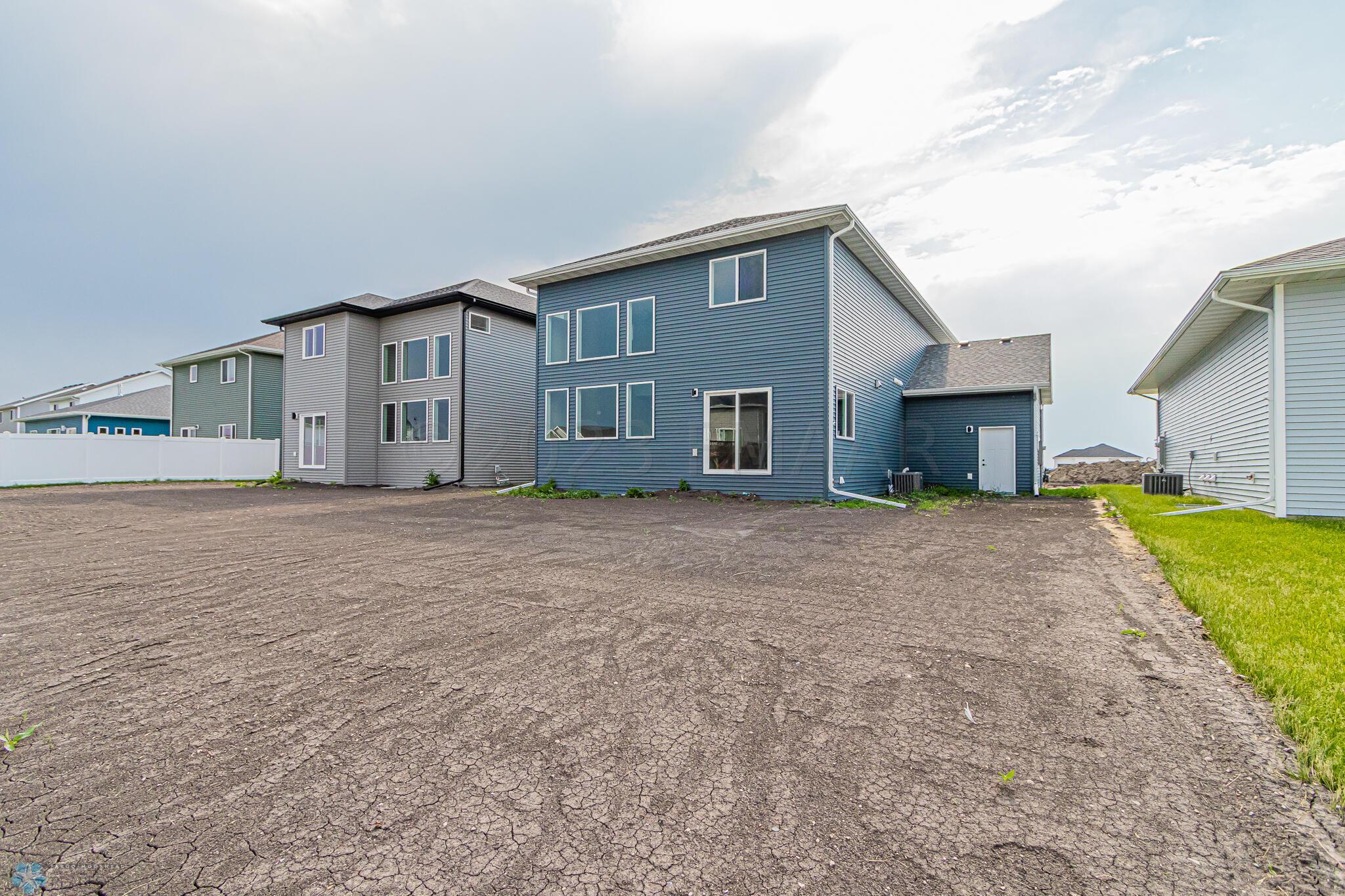 7372 27th St S, Fargo, ND 58104-08