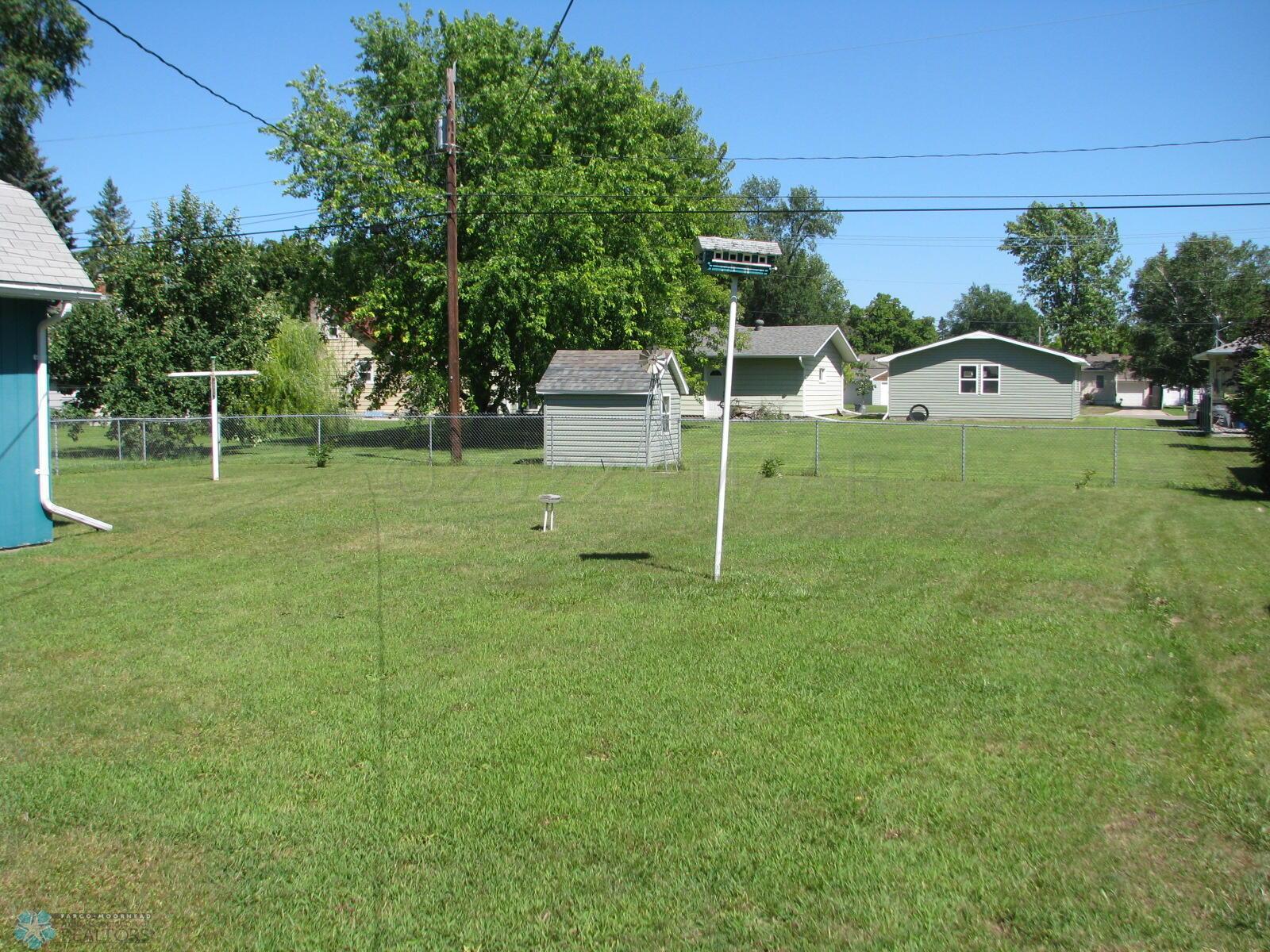 Huge Fenced Backyard!