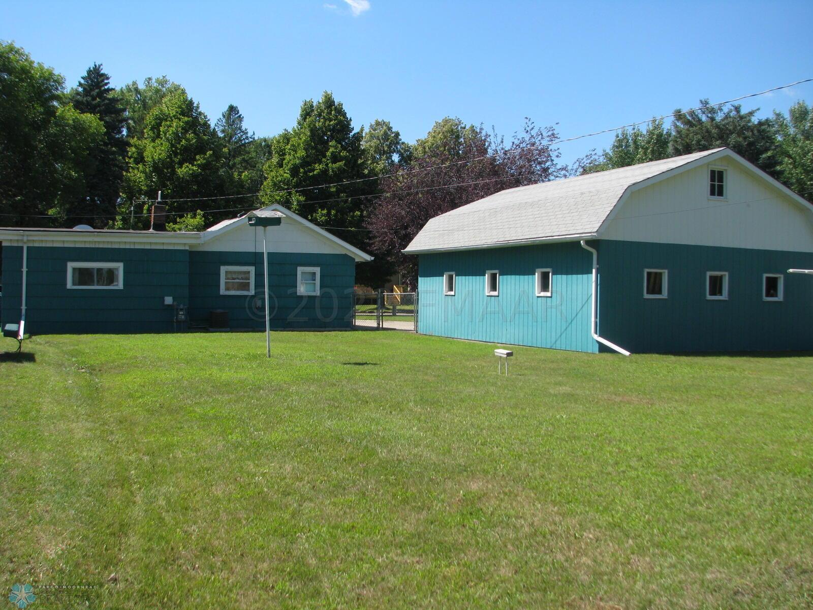 Huge Fenced Backyard!