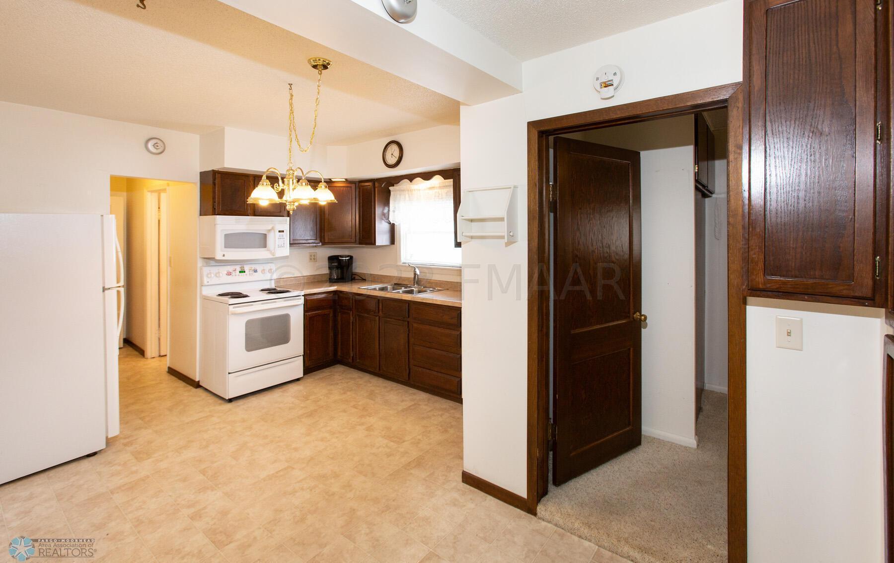 Kitchen/Eating Area