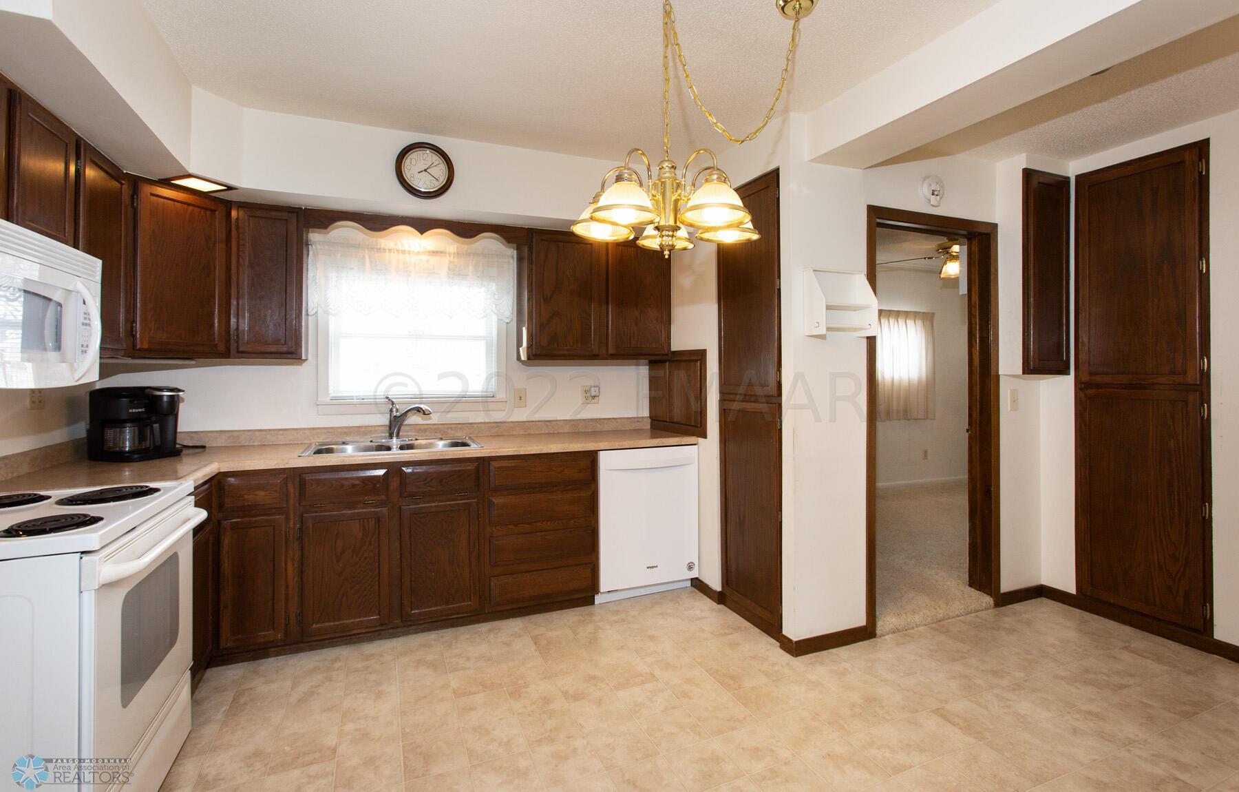 Kitchen/Eating Area
