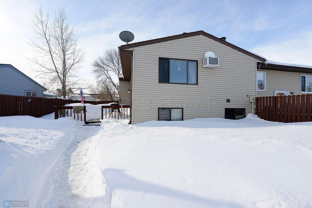Fully Fenced Bi Level Twinhome