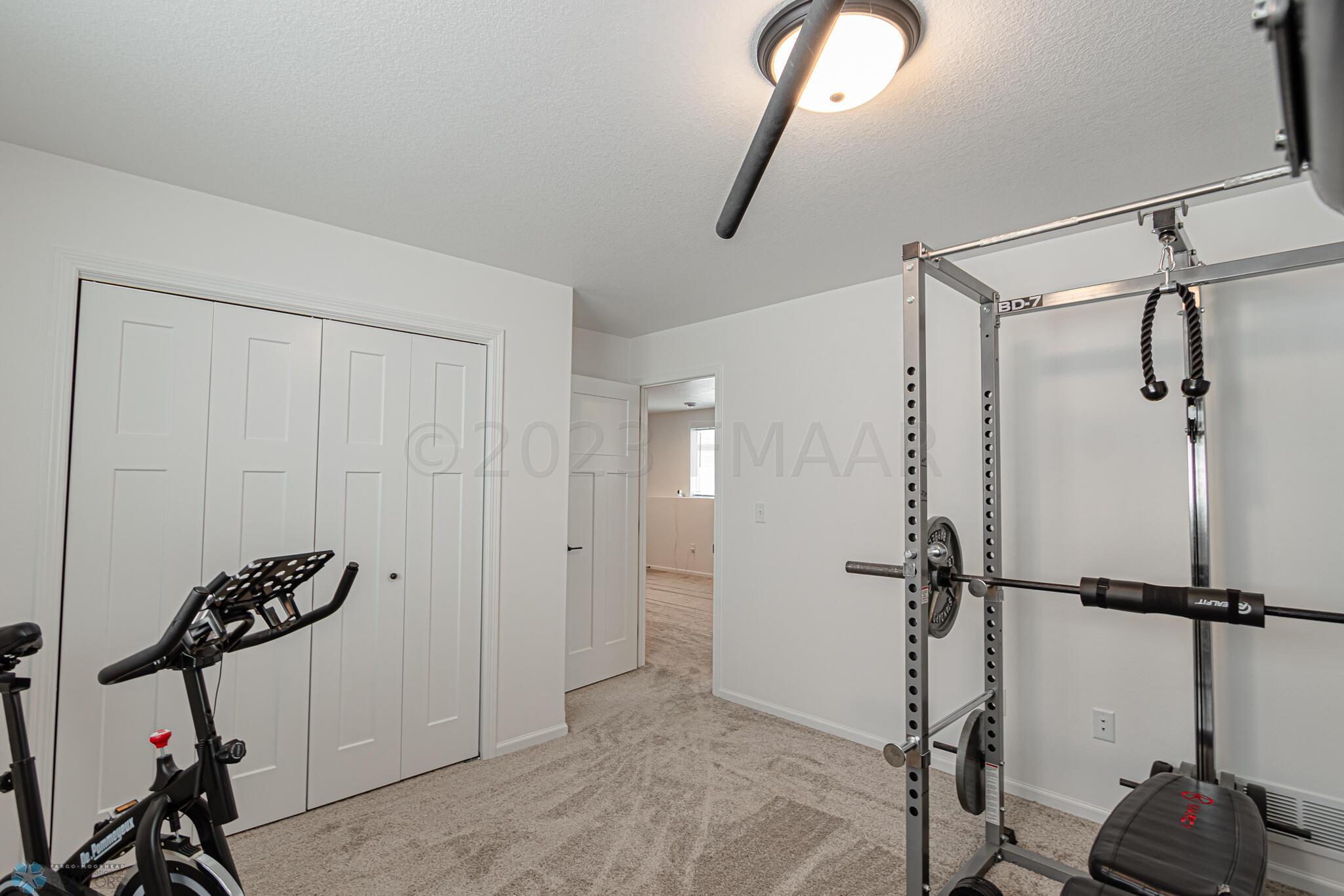 1178 Albert Ct W, West Fargo, ND 58078-2