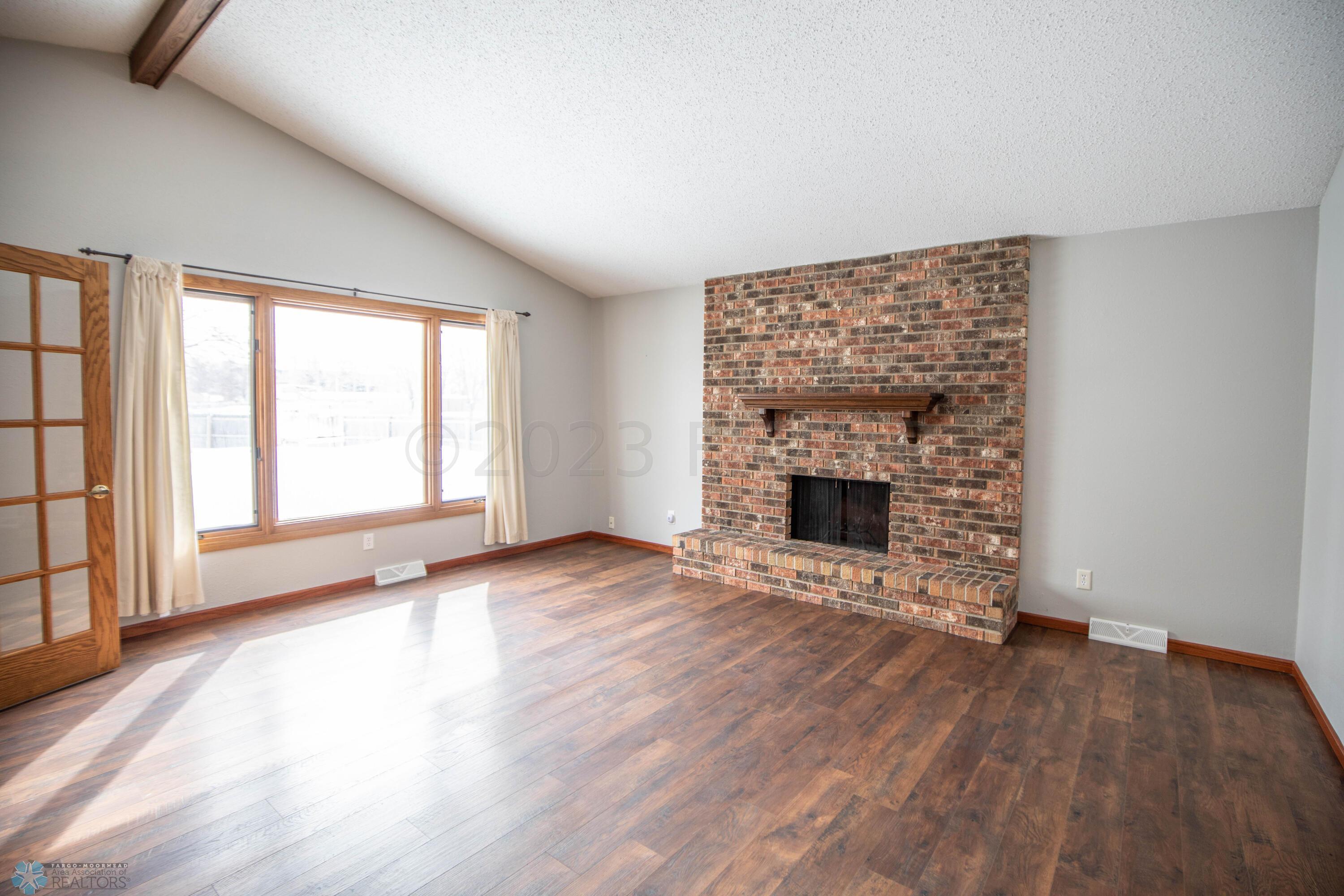 57 Prairiewood Dr S, Fargo