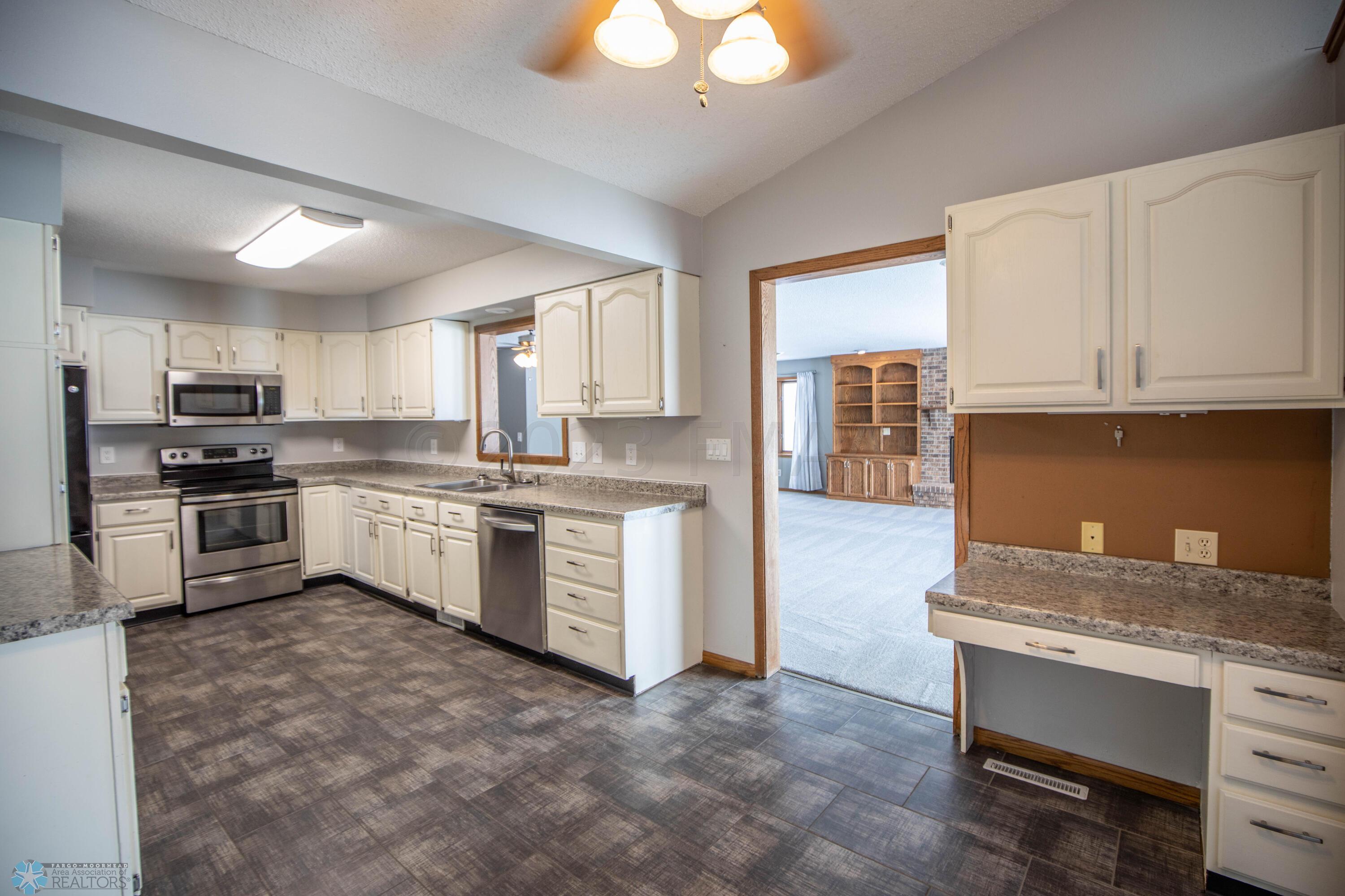 57 Prairiewood Dr S, Fargo