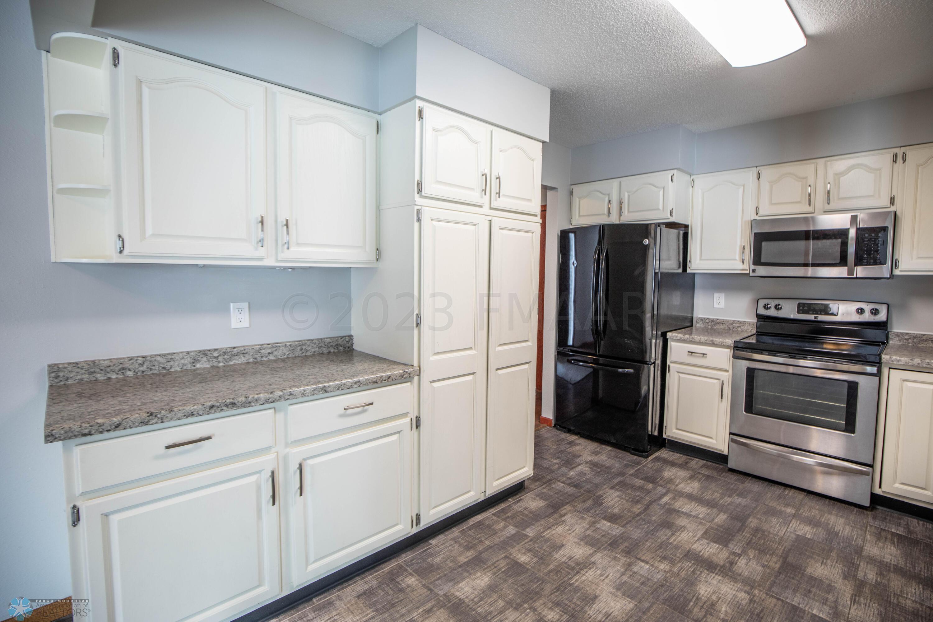 57 Prairiewood Dr S, Fargo