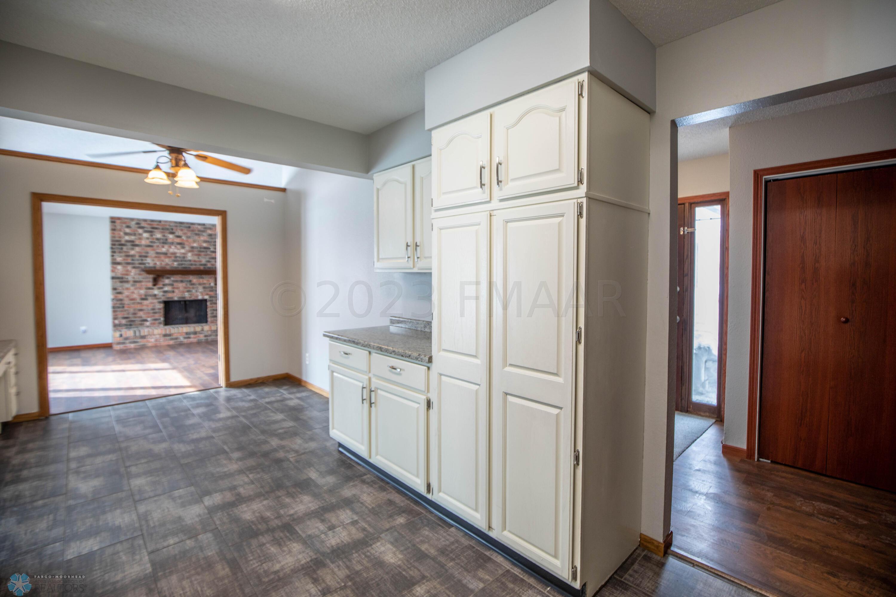 57 Prairiewood Dr S, Fargo