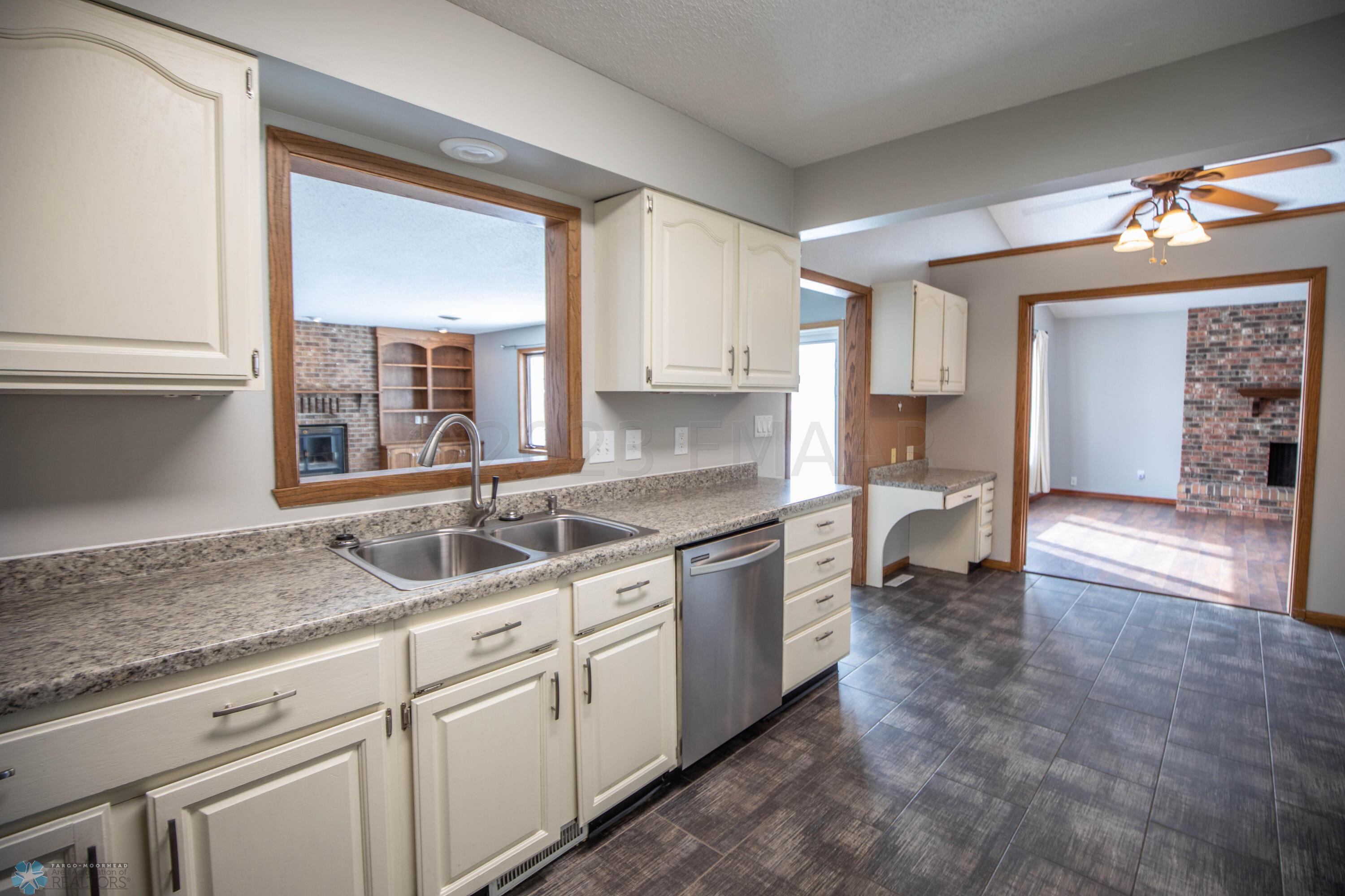 57 Prairiewood Dr S, Fargo