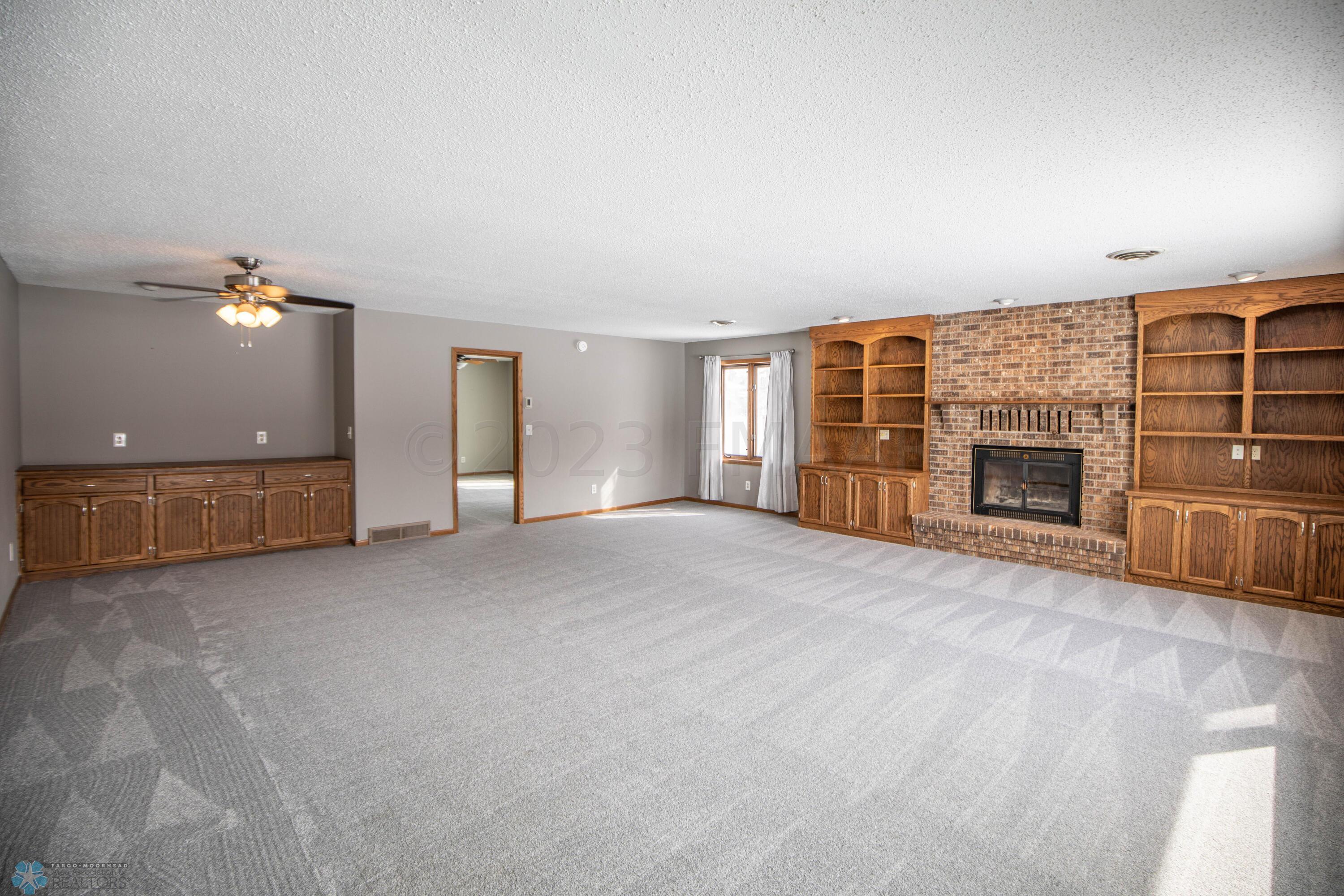 57 Prairiewood Dr S, Fargo