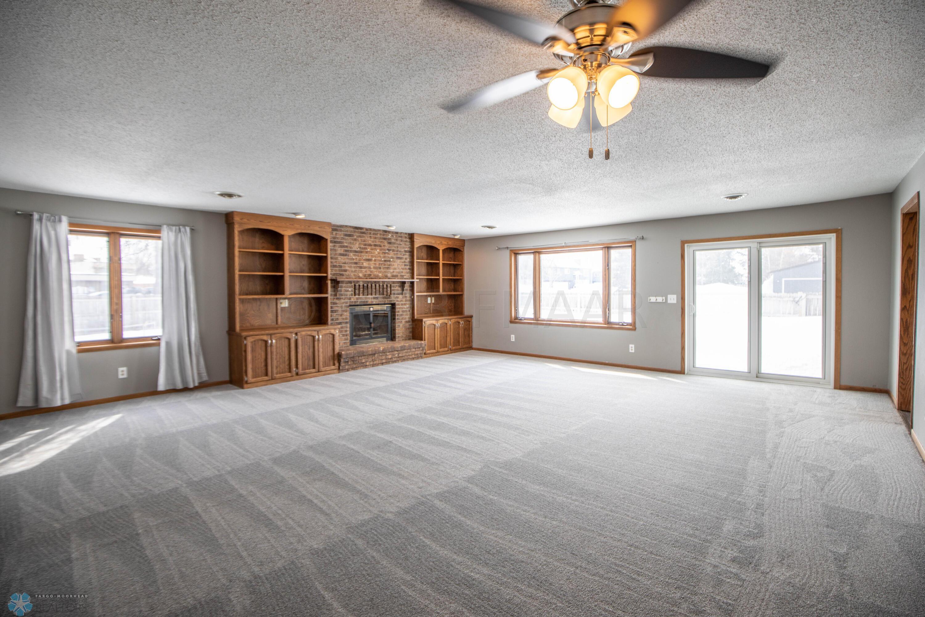 57 Prairiewood Dr S, Fargo