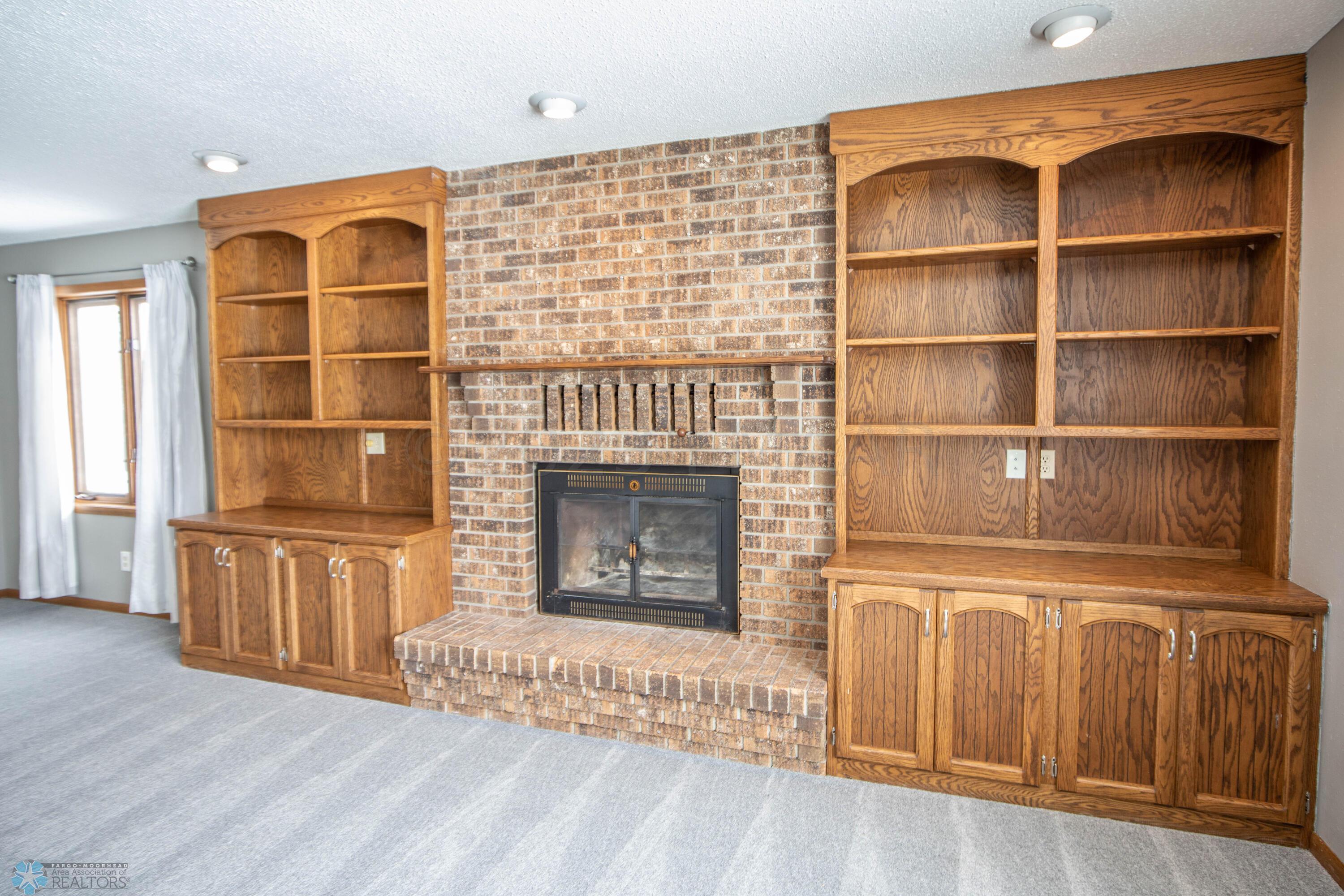 57 Prairiewood Dr S, Fargo