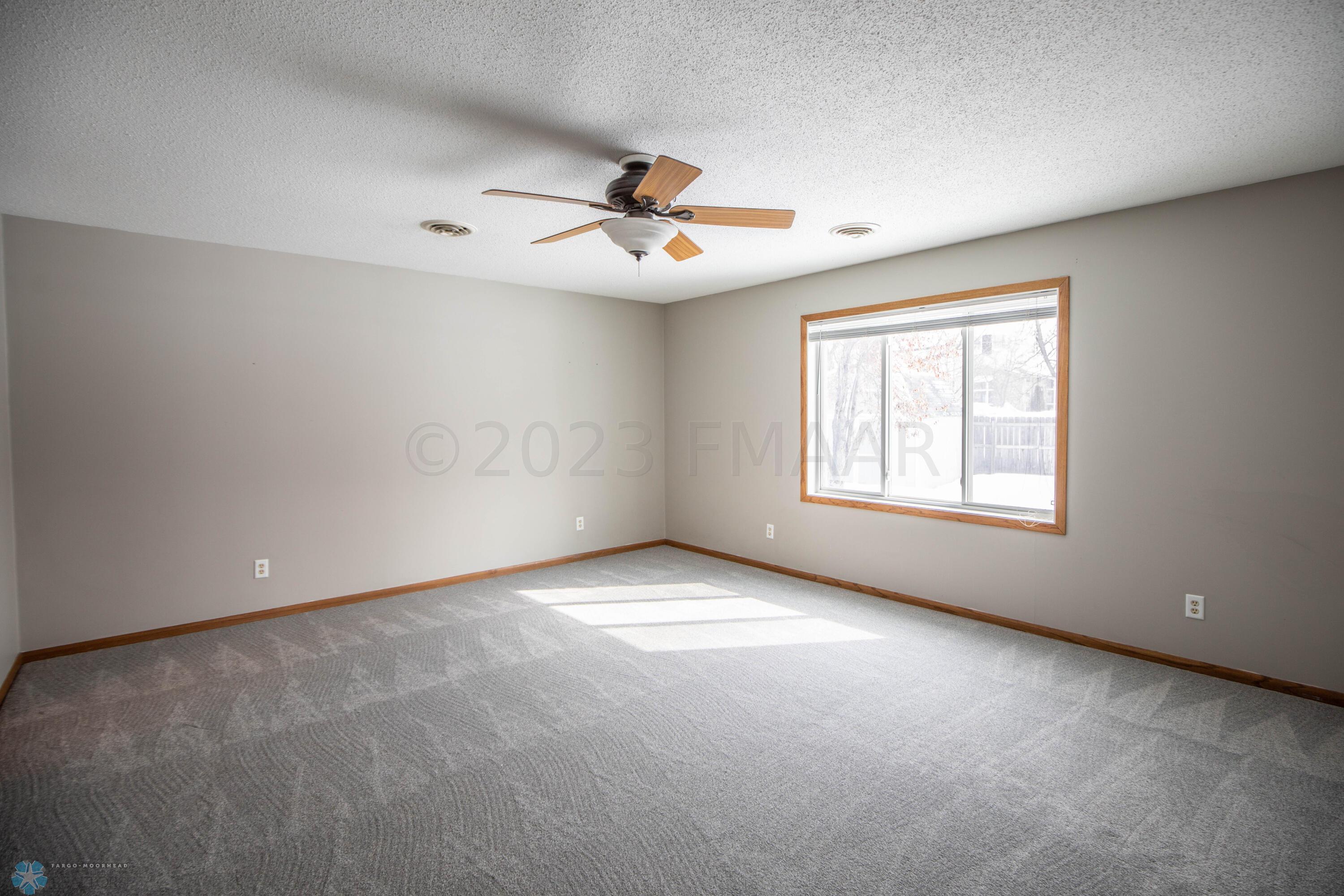 57 Prairiewood Dr S, Fargo