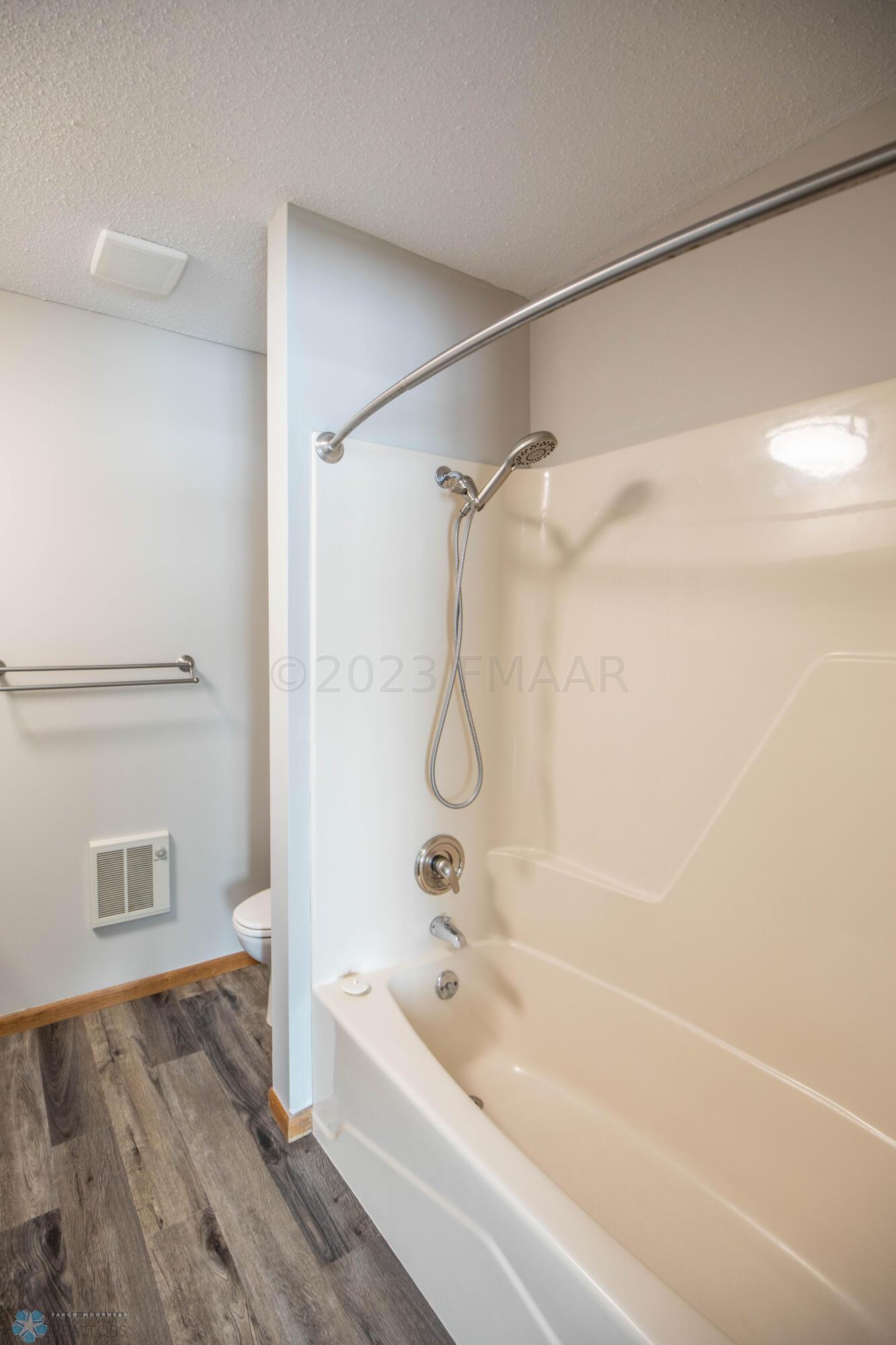 57 Prairiewood Dr S, Fargo