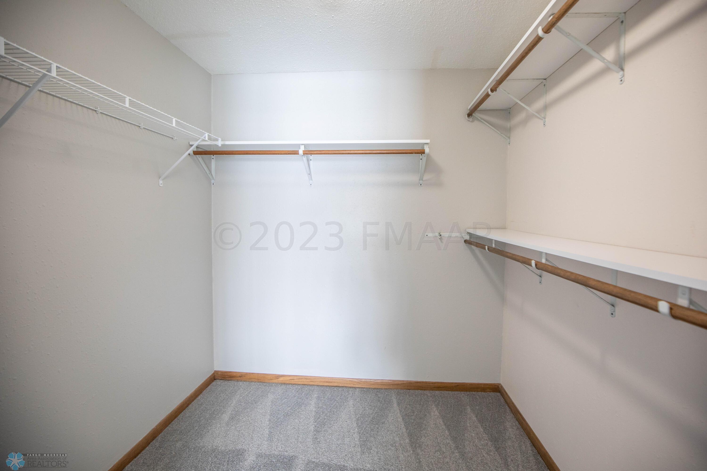 57 Prairiewood Dr S, Fargo