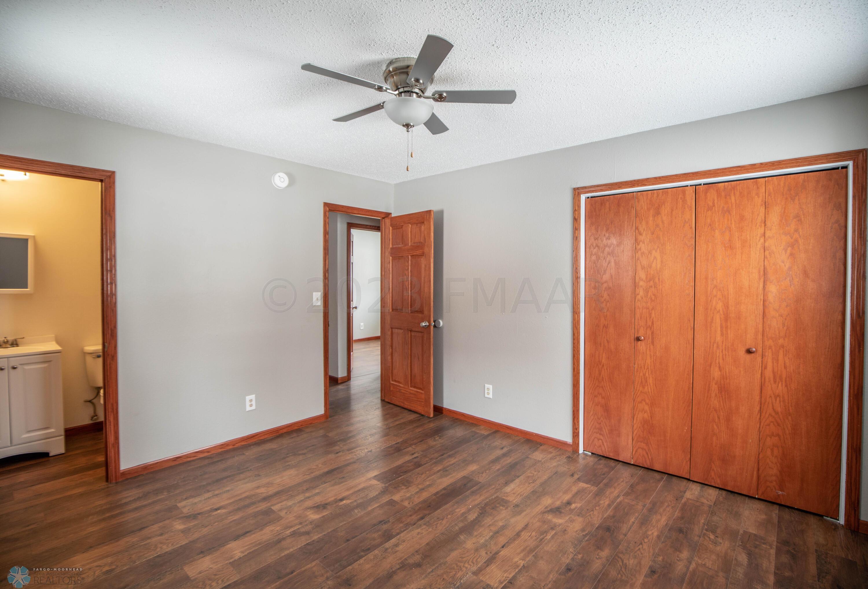 57 Prairiewood Dr S, Fargo
