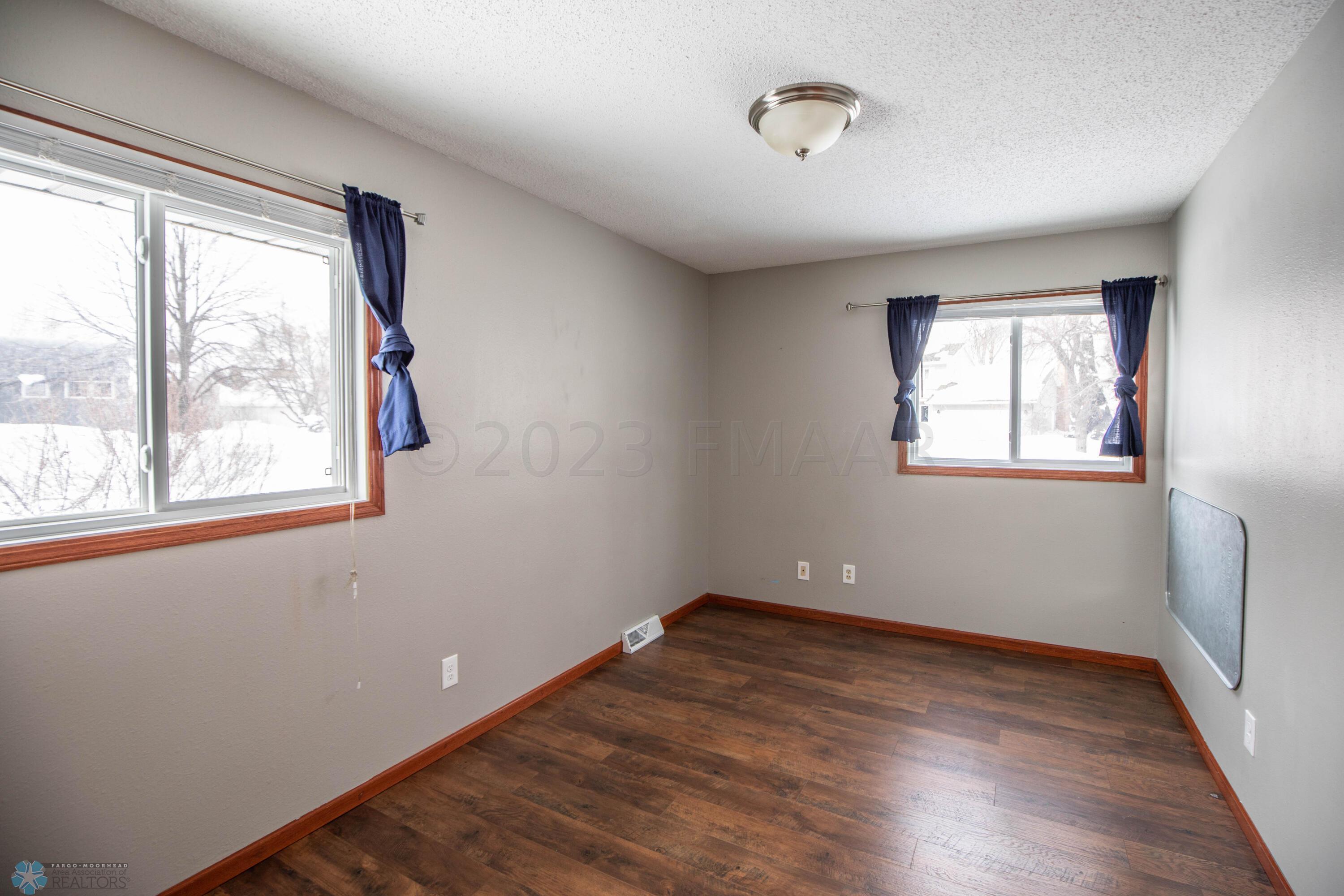 57 Prairiewood Dr S, Fargo