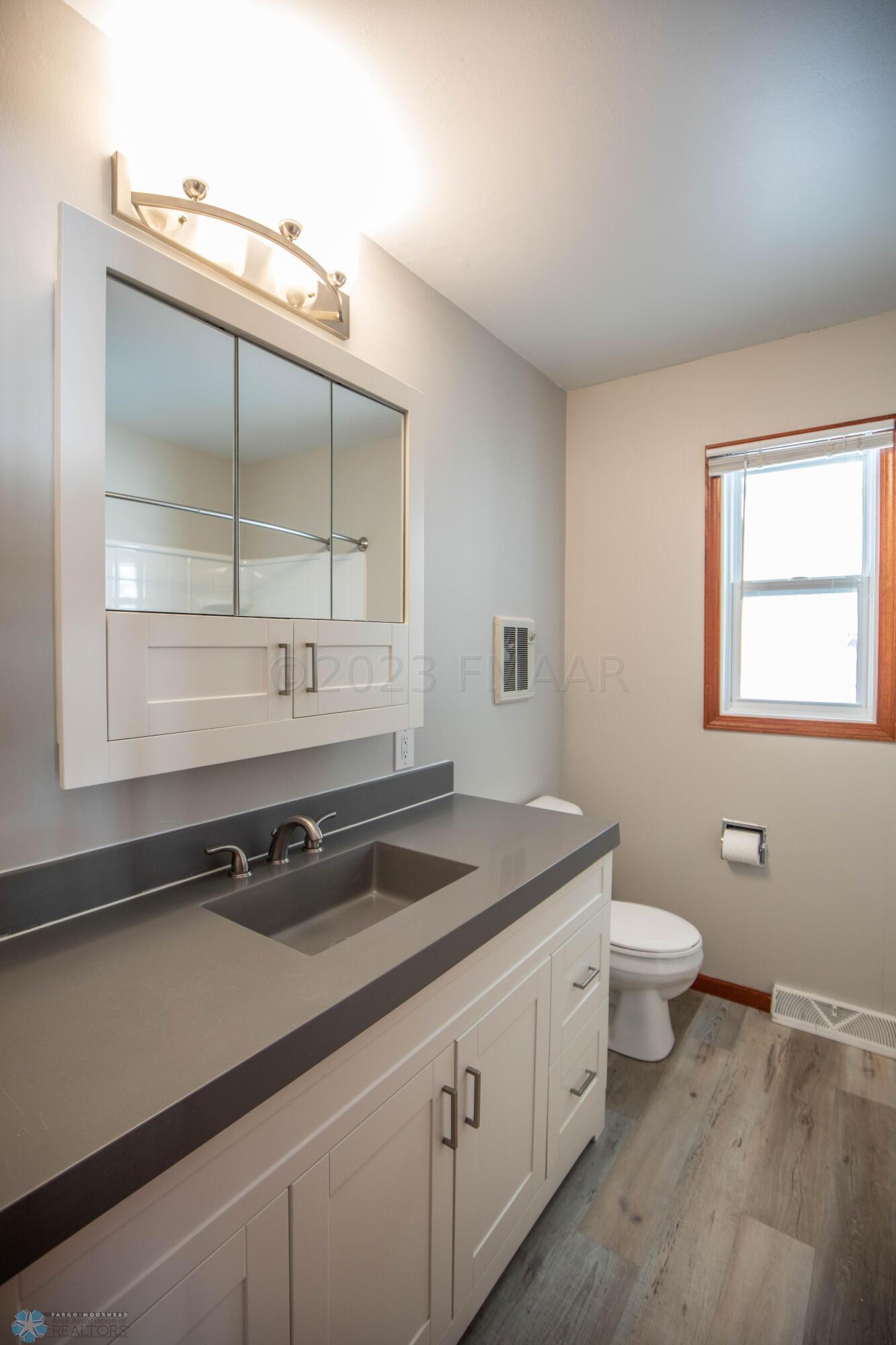 57 Prairiewood Dr S, Fargo