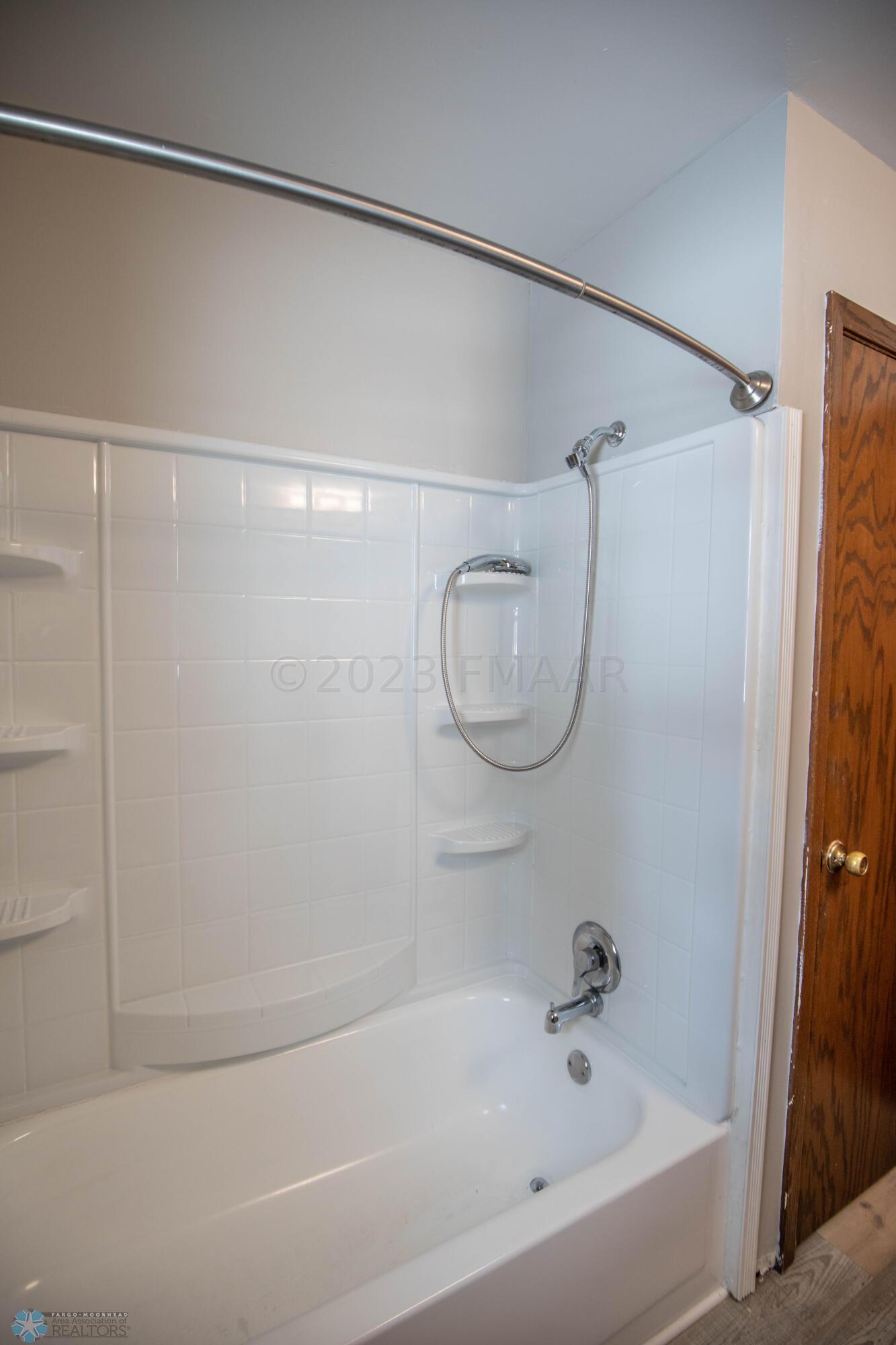 57 Prairiewood Dr S, Fargo