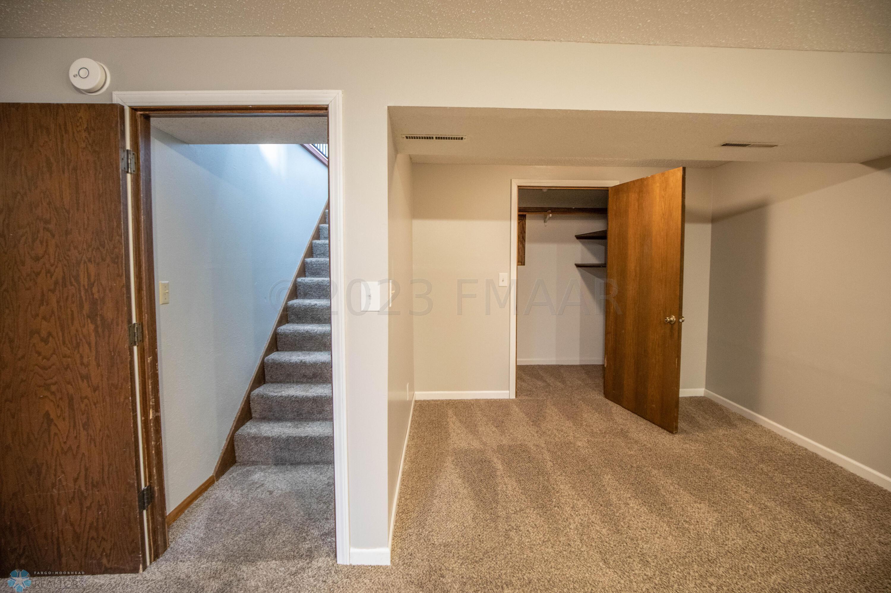 57 Prairiewood Dr S, Fargo