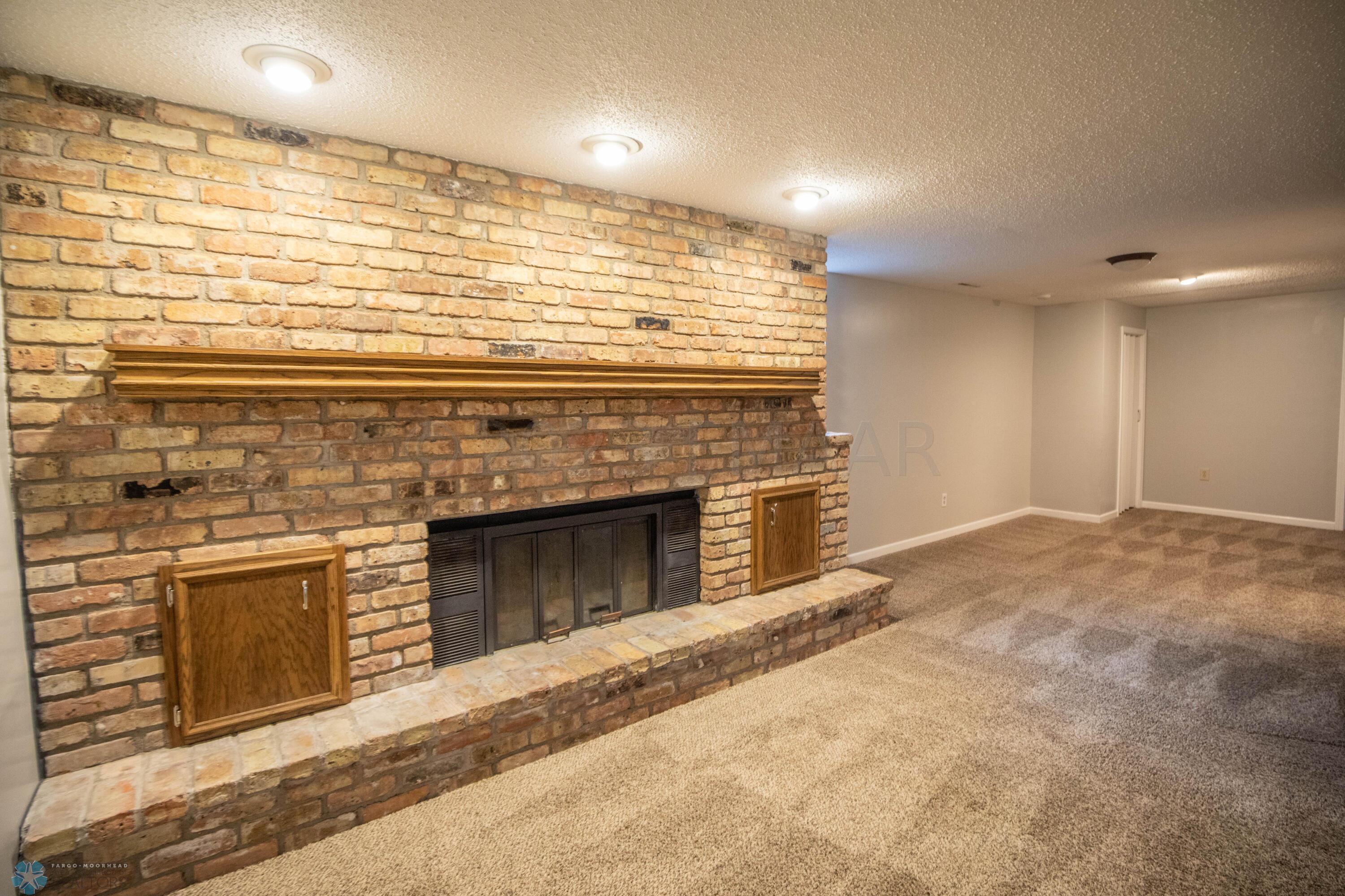 57 Prairiewood Dr S, Fargo
