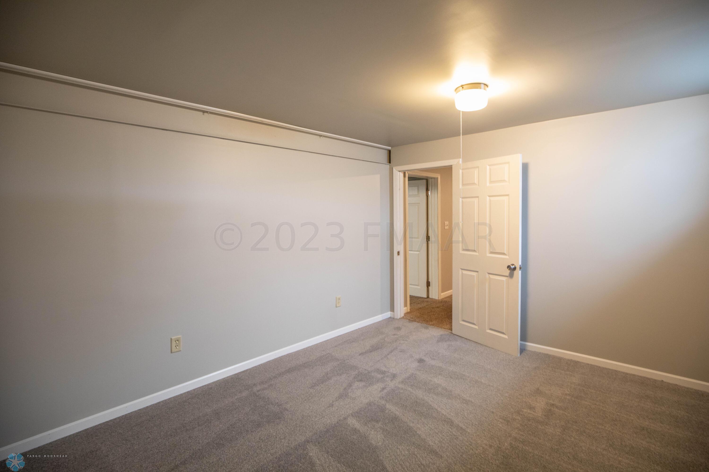 57 Prairiewood Dr S, Fargo
