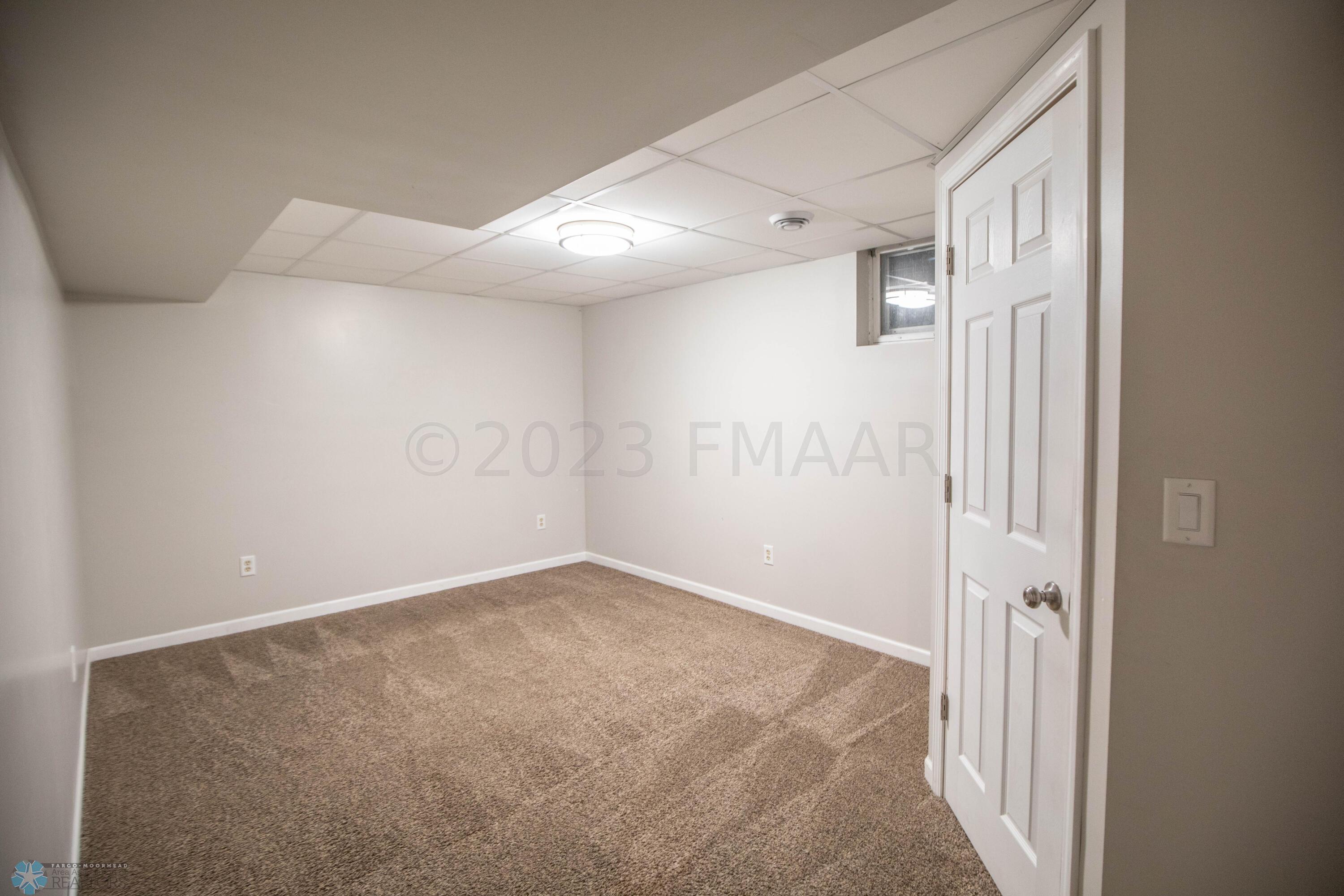 57 Prairiewood Dr S, Fargo