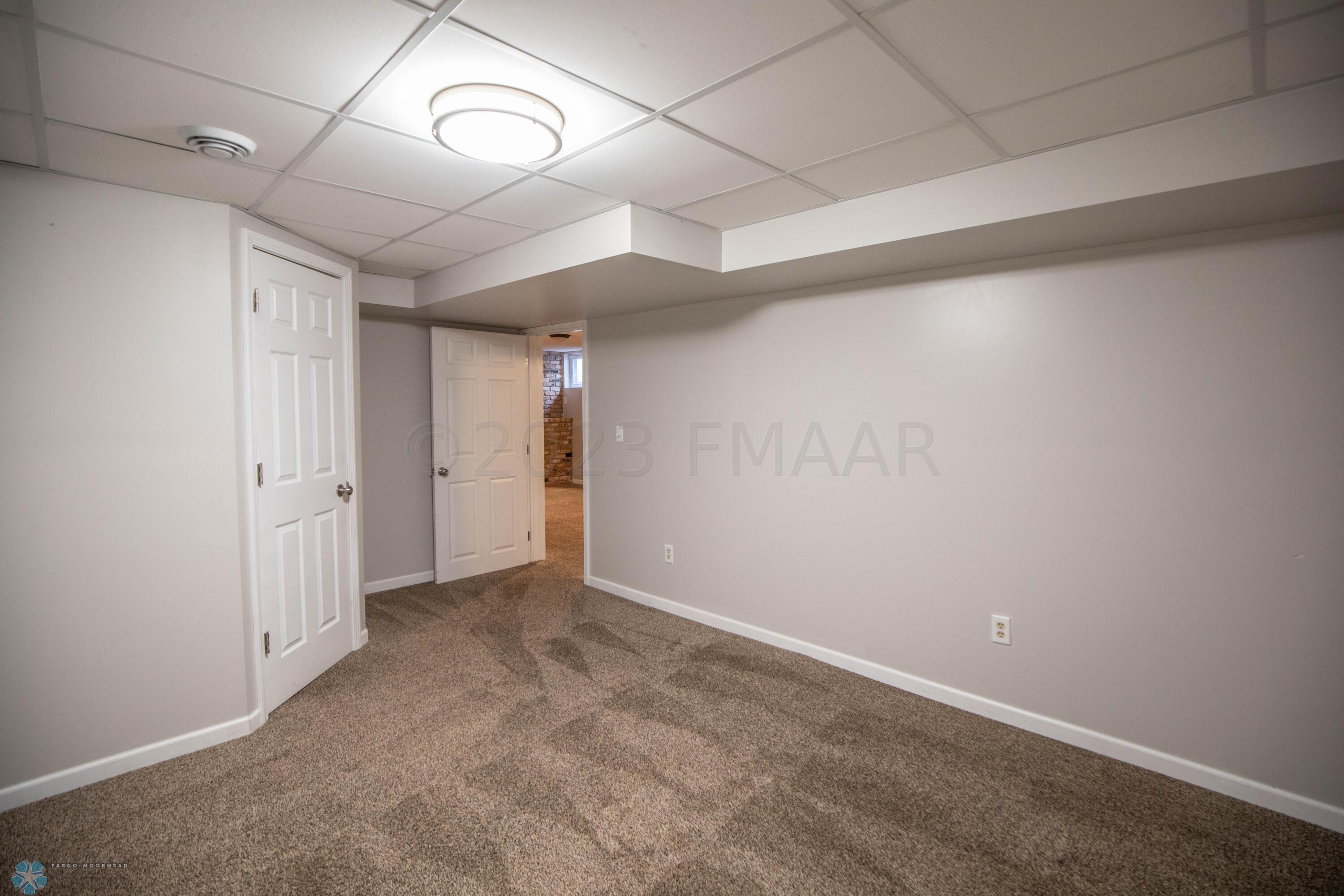 57 Prairiewood Dr S, Fargo