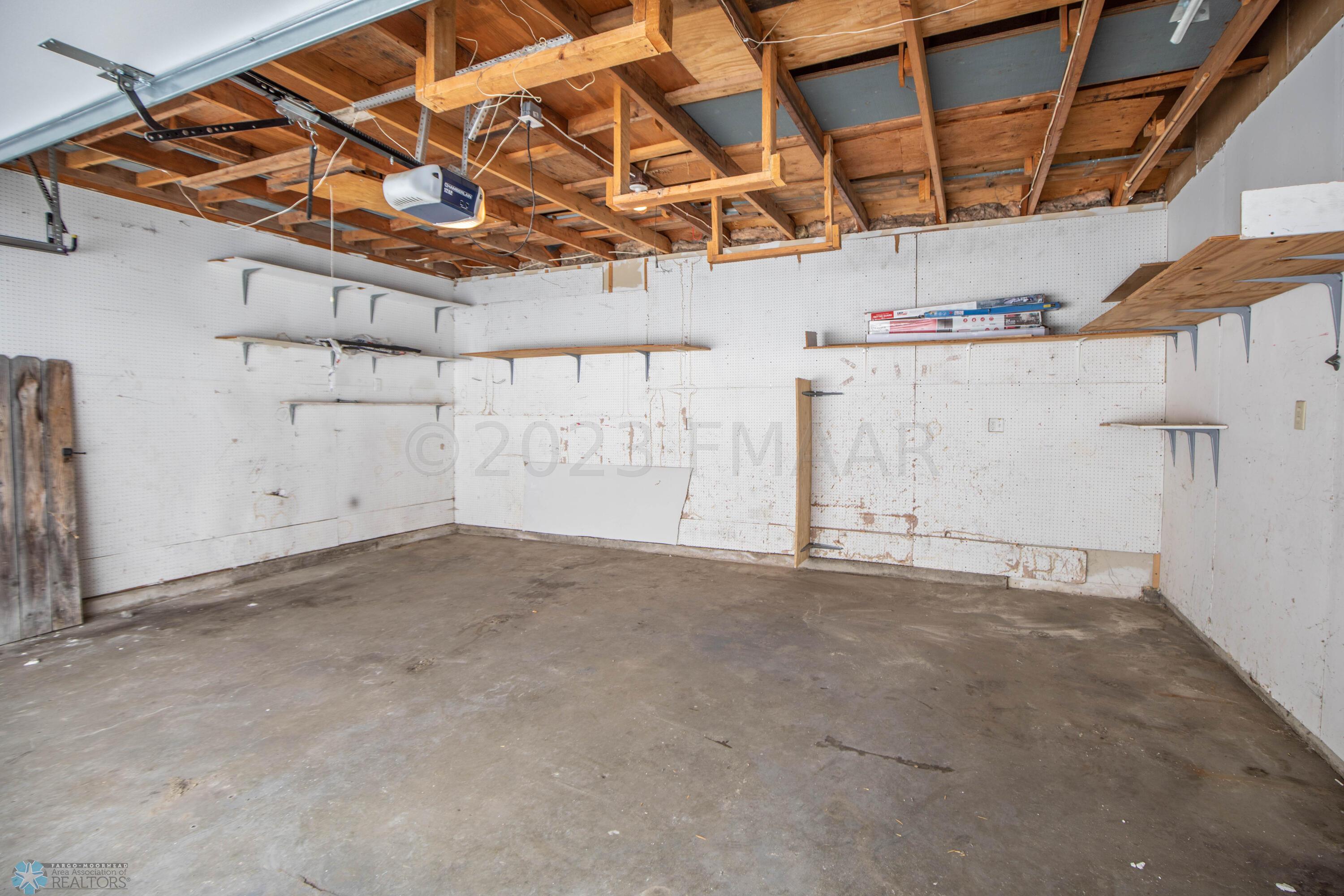 57 Prairiewood Dr S, Fargo