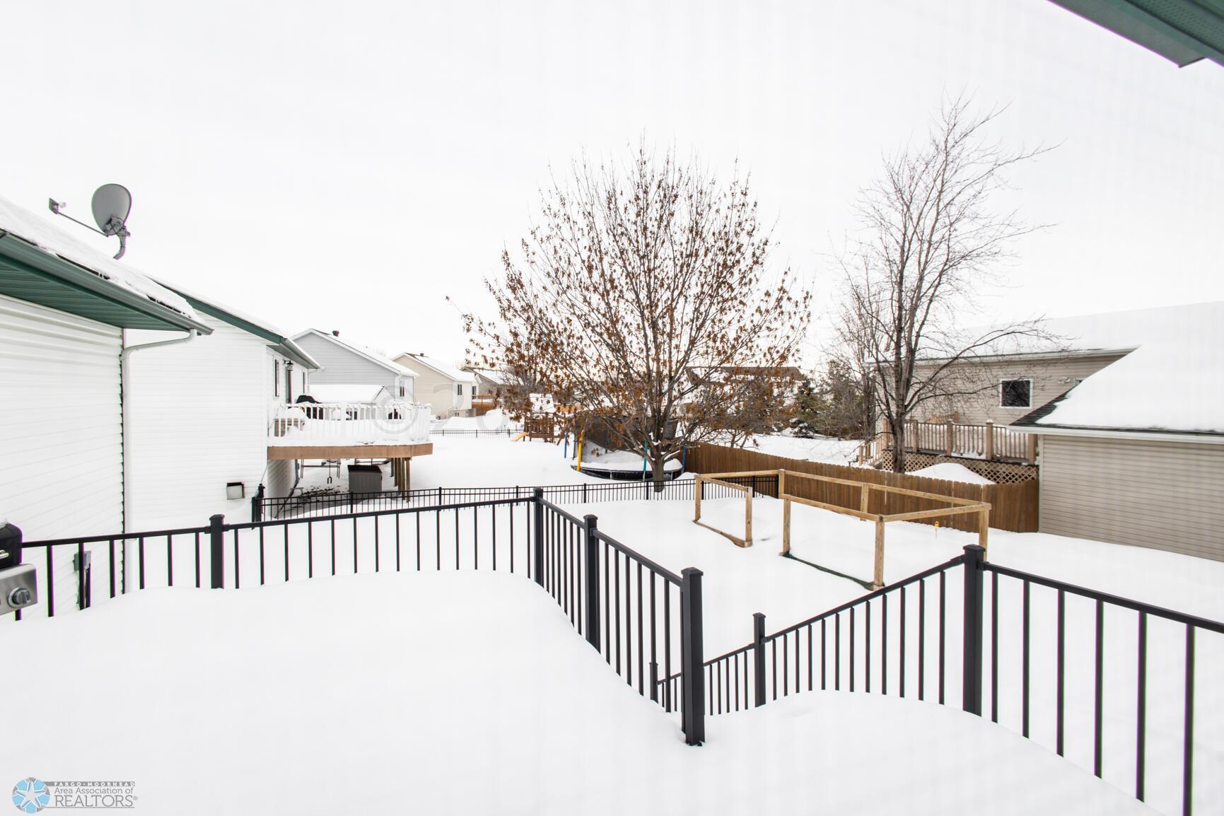 Deck/Backyard