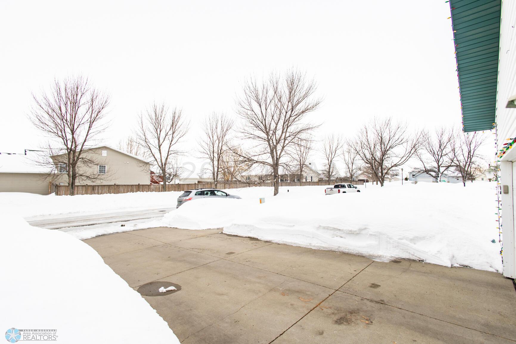 Driveway/Neighborhood