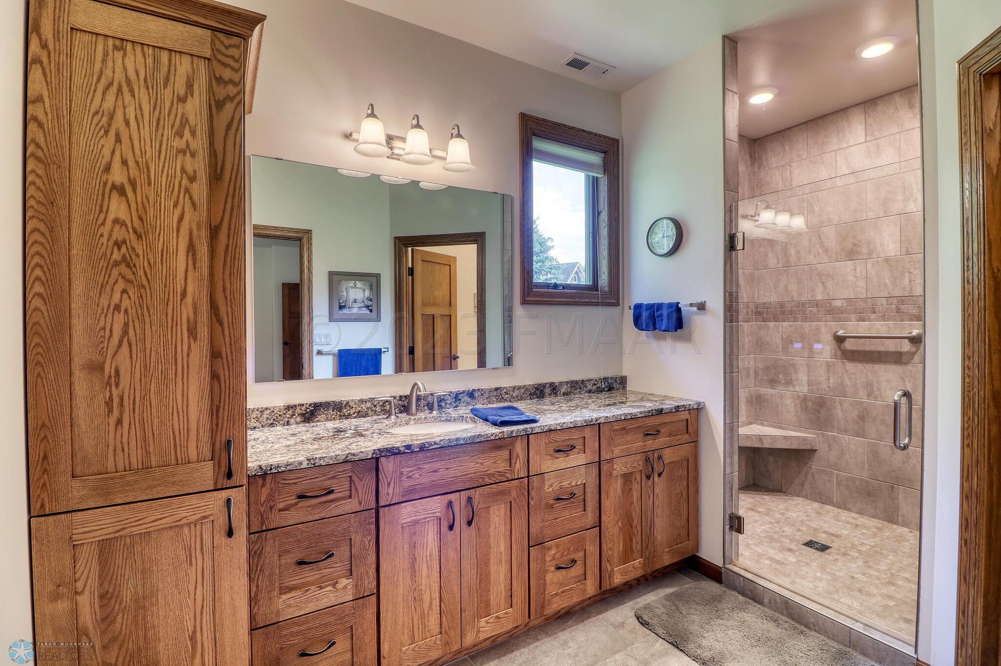 Master Bathroom1_1 (5)
