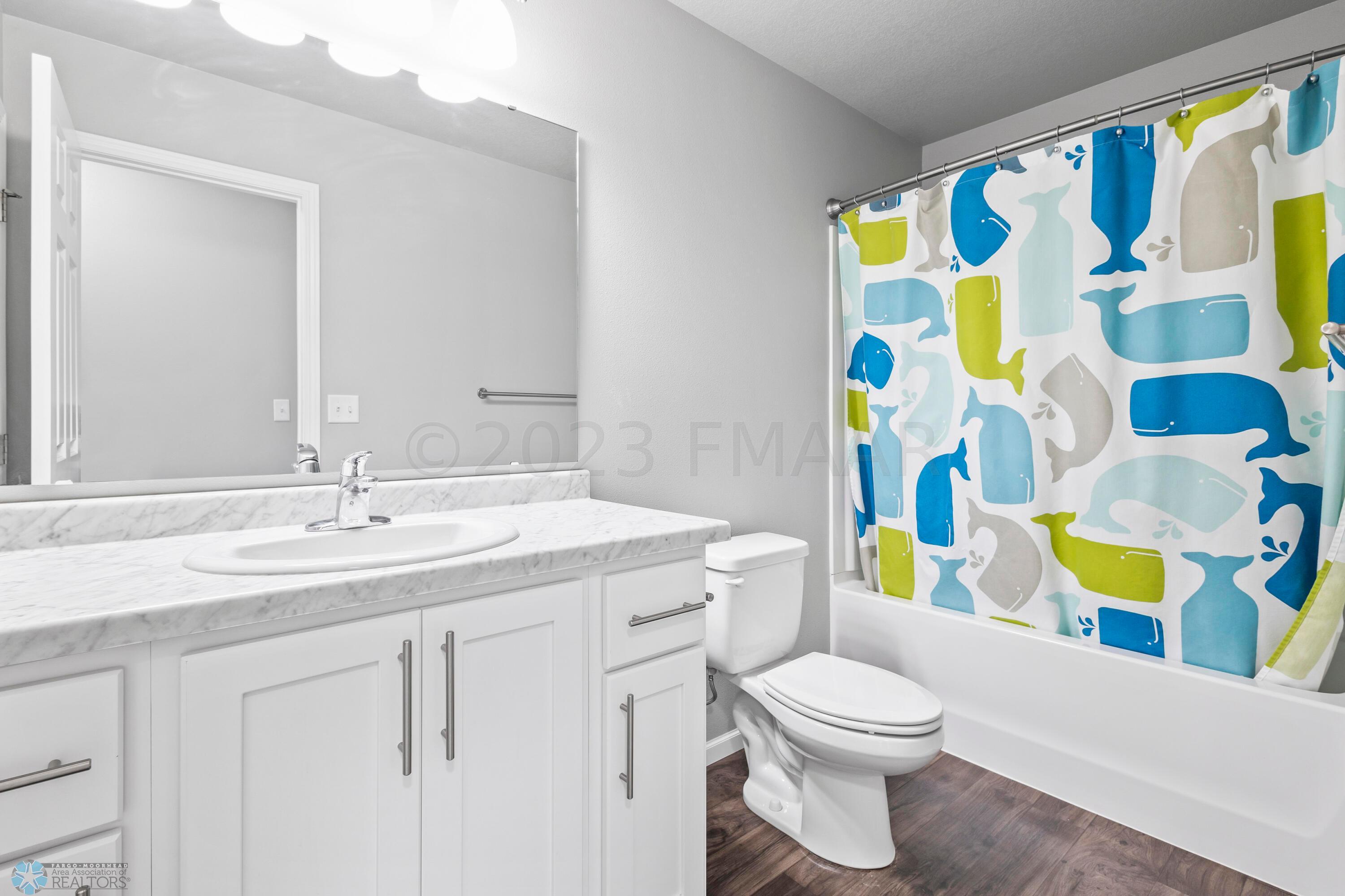 upper level hall bathroom