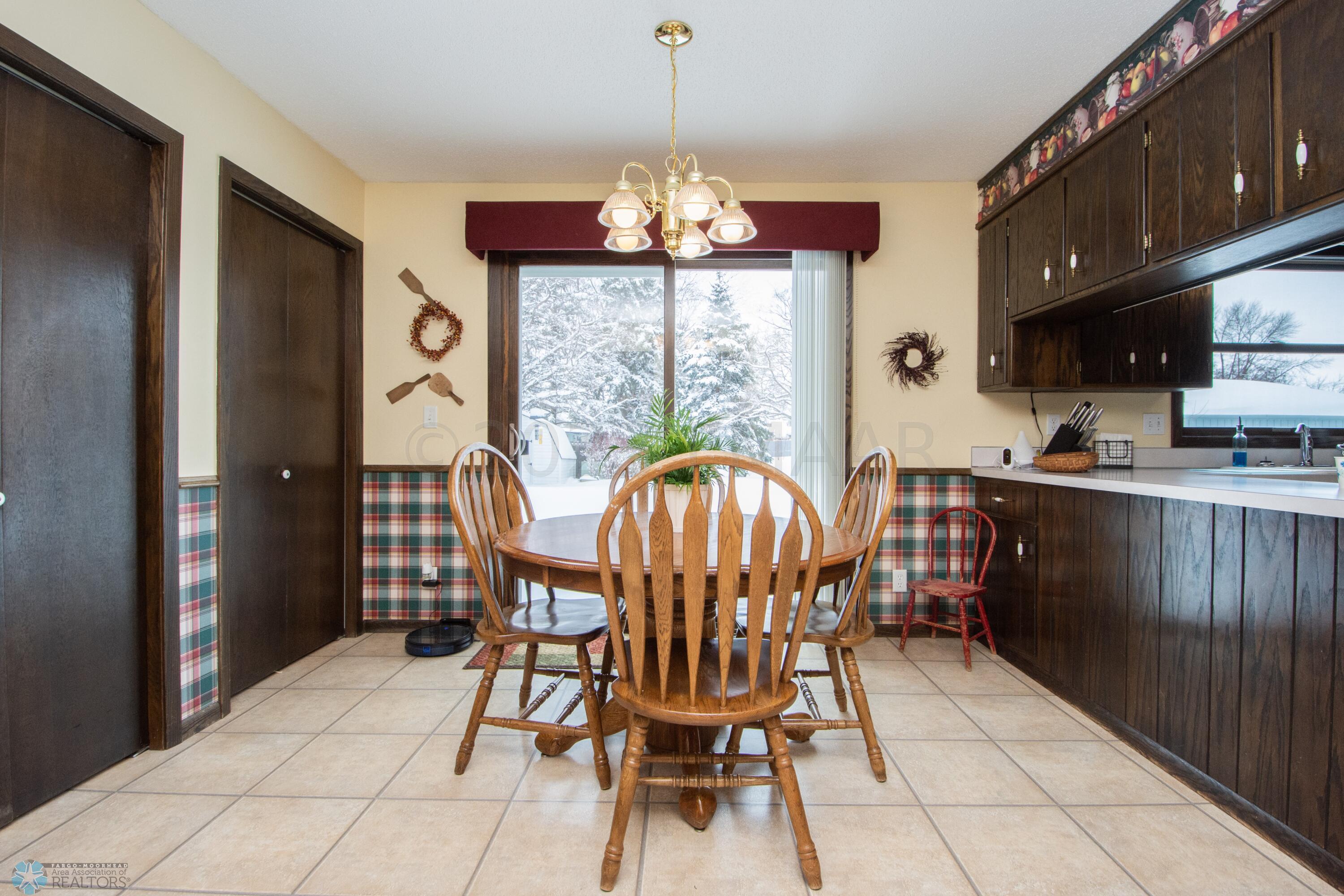 Kitchen Dining Area