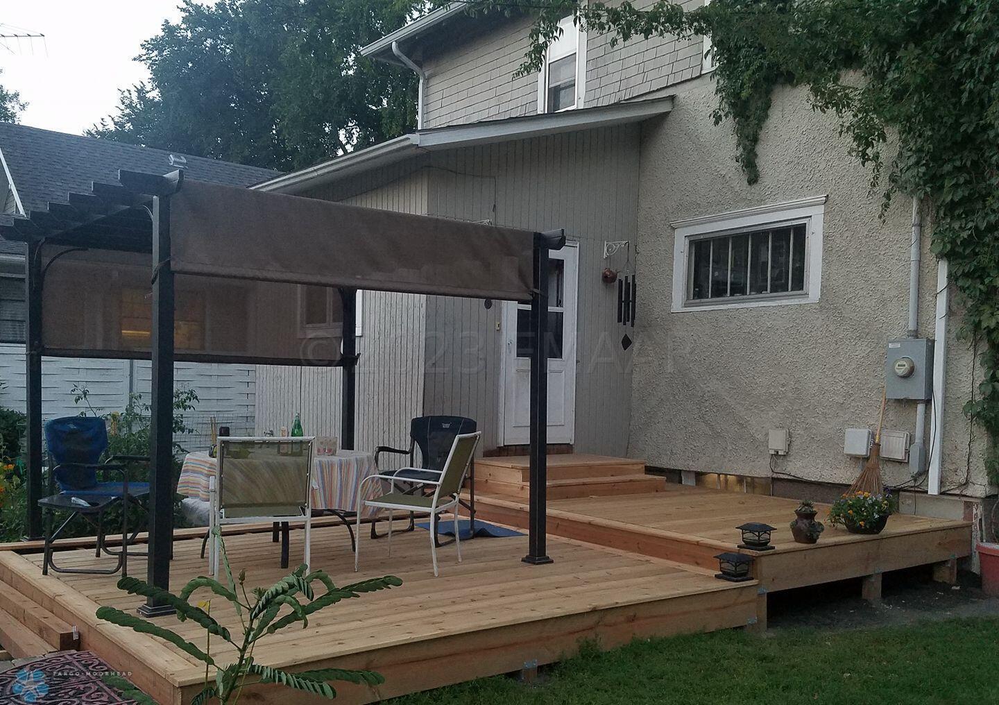 Seasonal deck