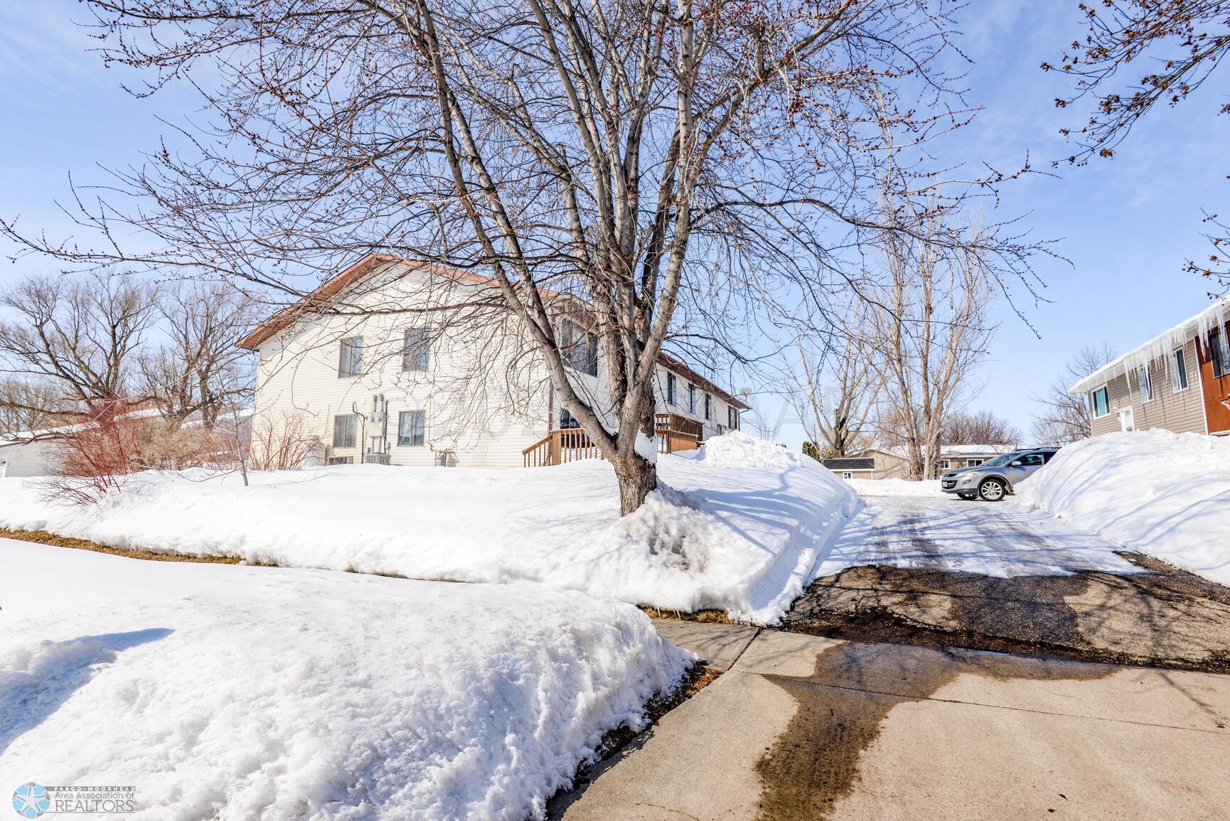 Side Exterior/Driveway