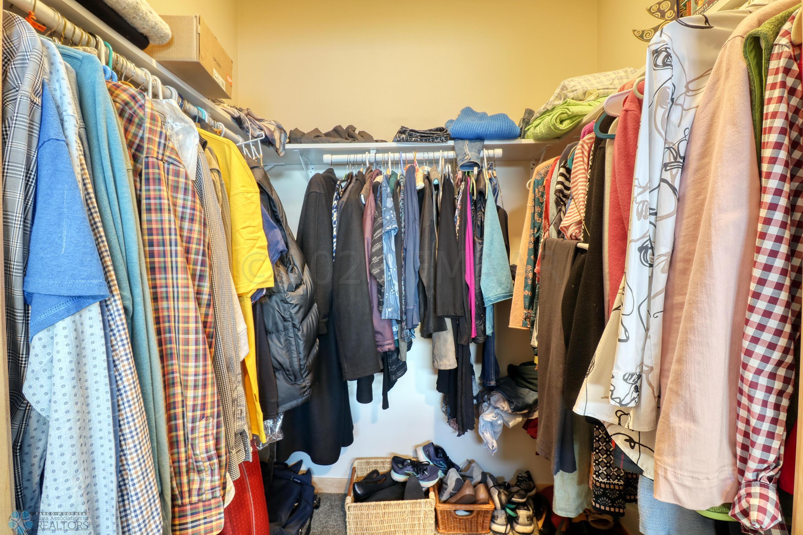 Bedroom1_closet