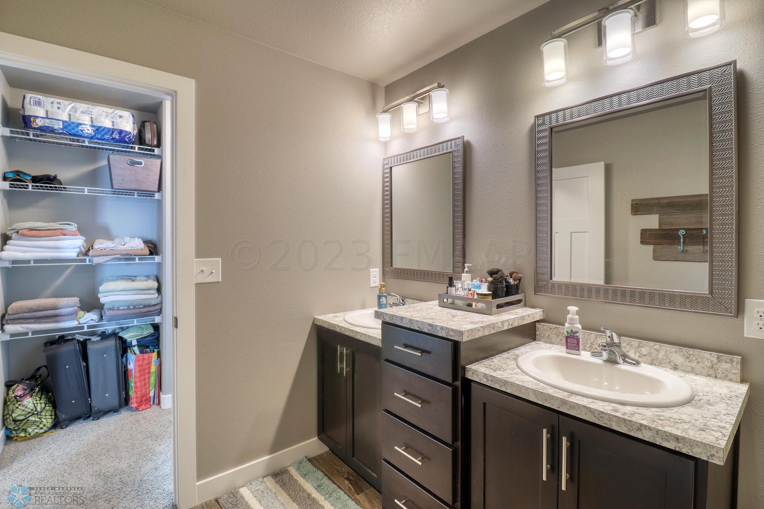 Master Bathroom1_0