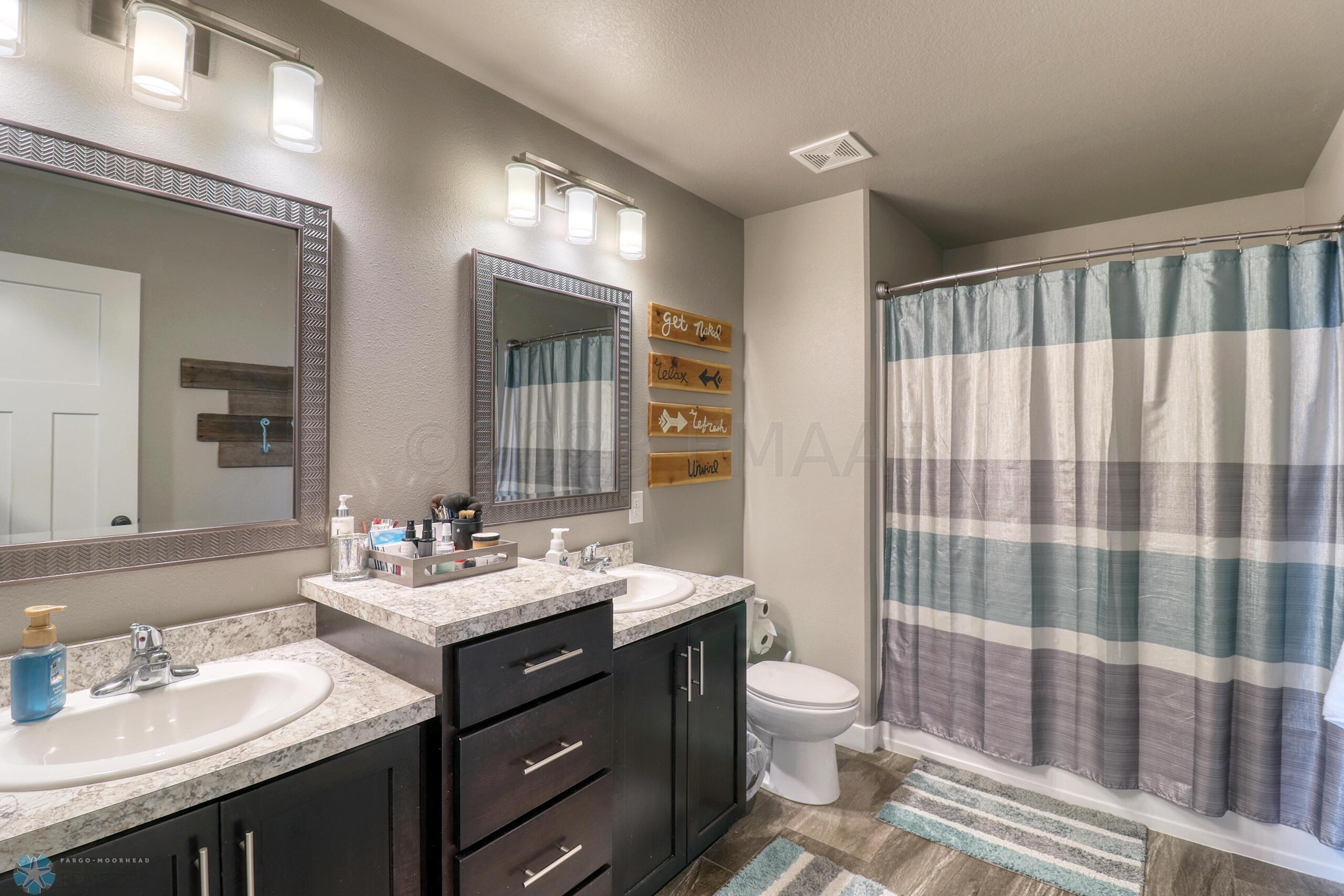 Master Bathroom1_1