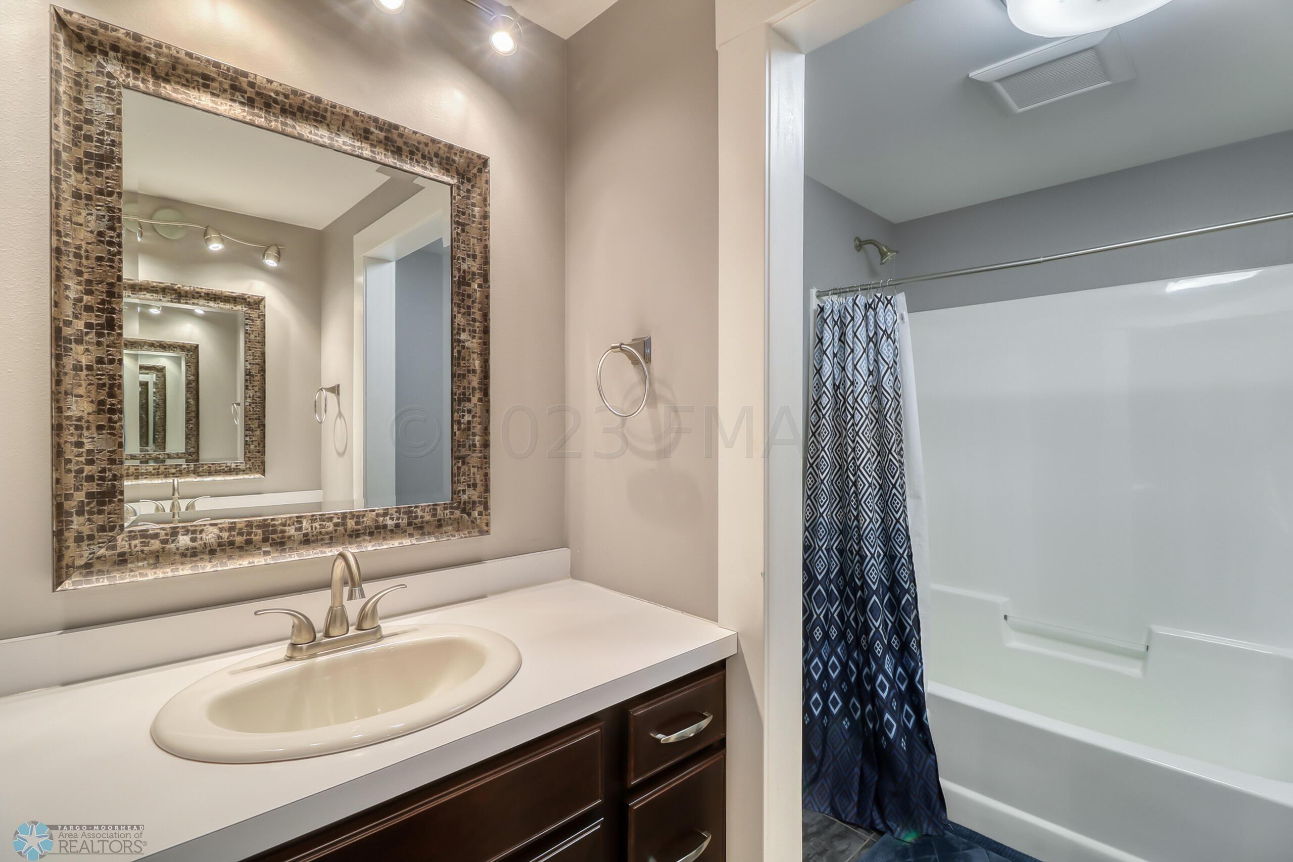 Basement Bathroom1_2