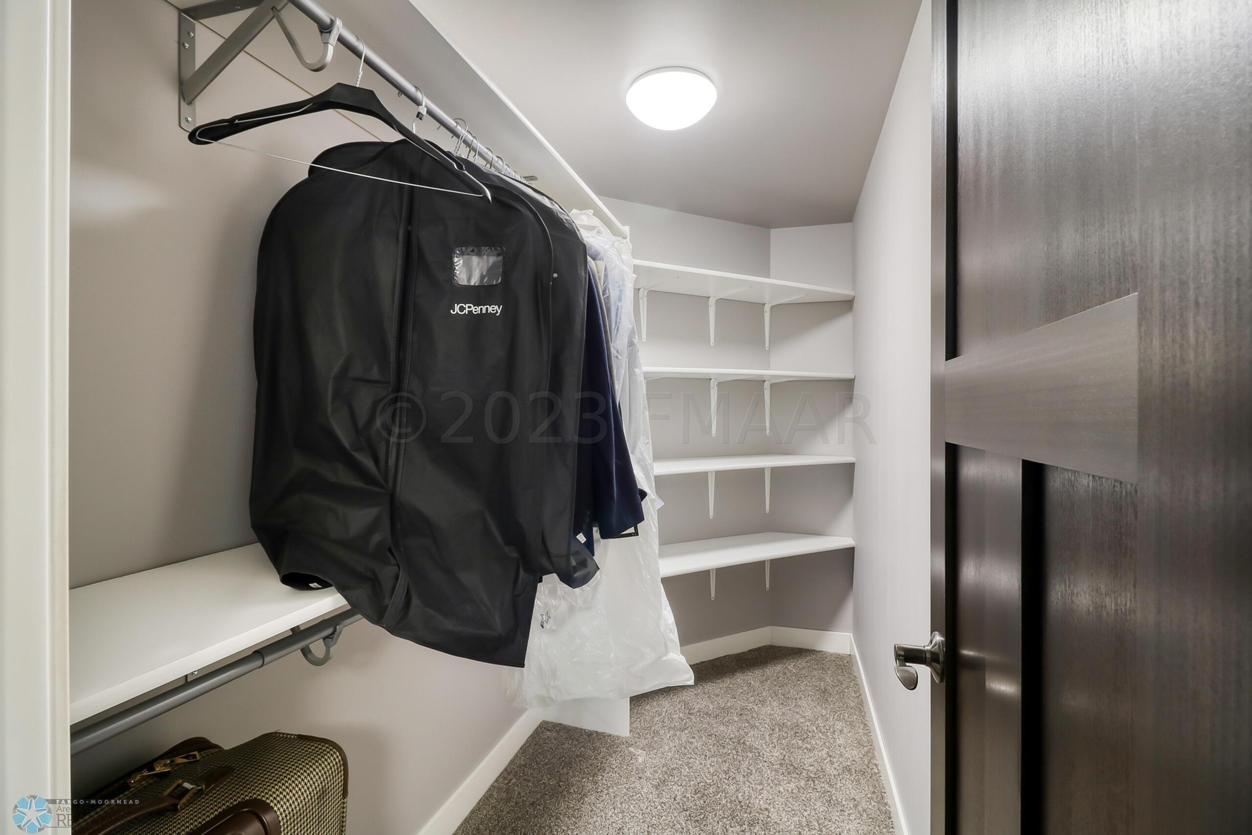 Basement bedroom1_closet