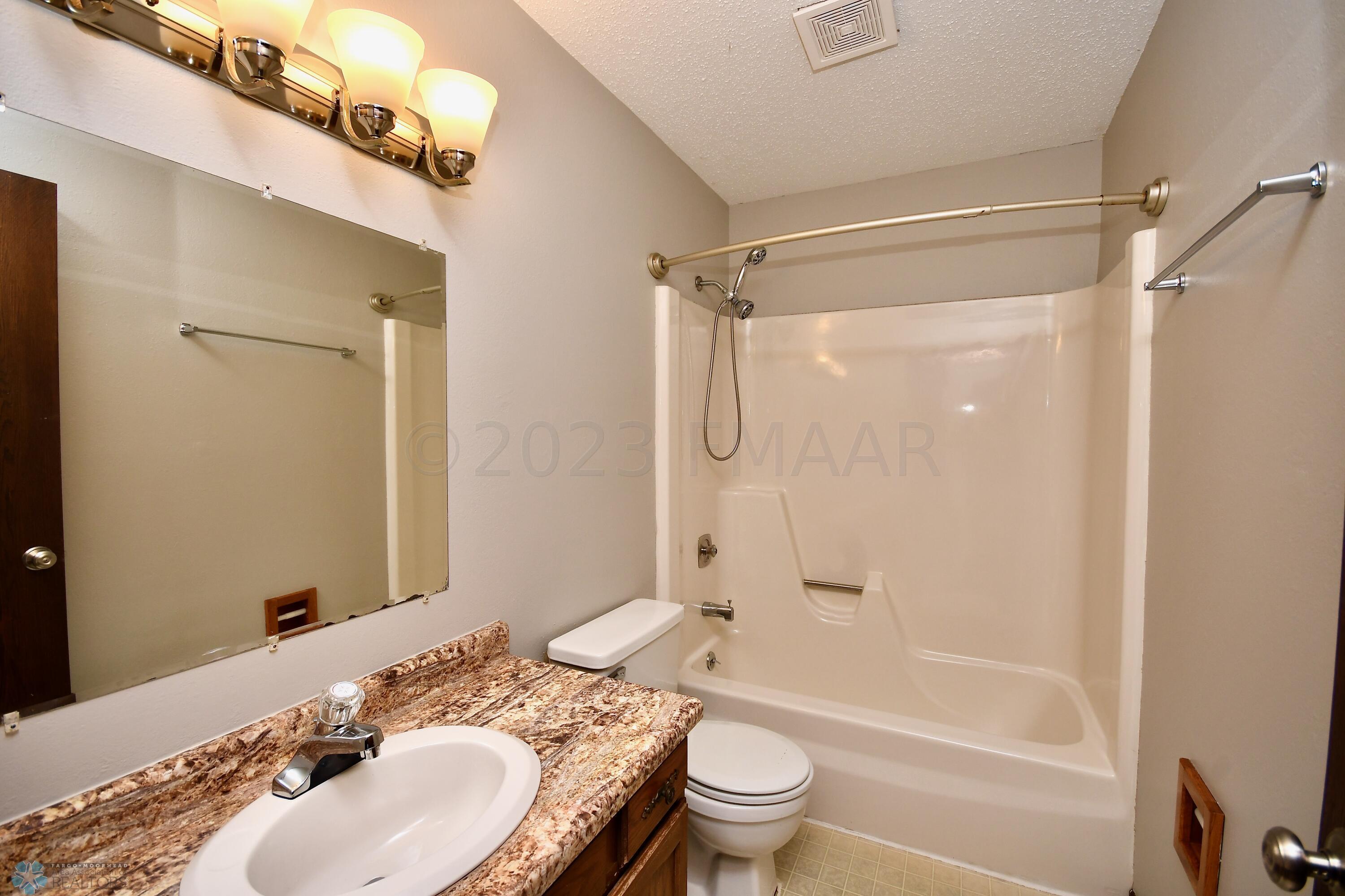 2611 18th St S Fargo