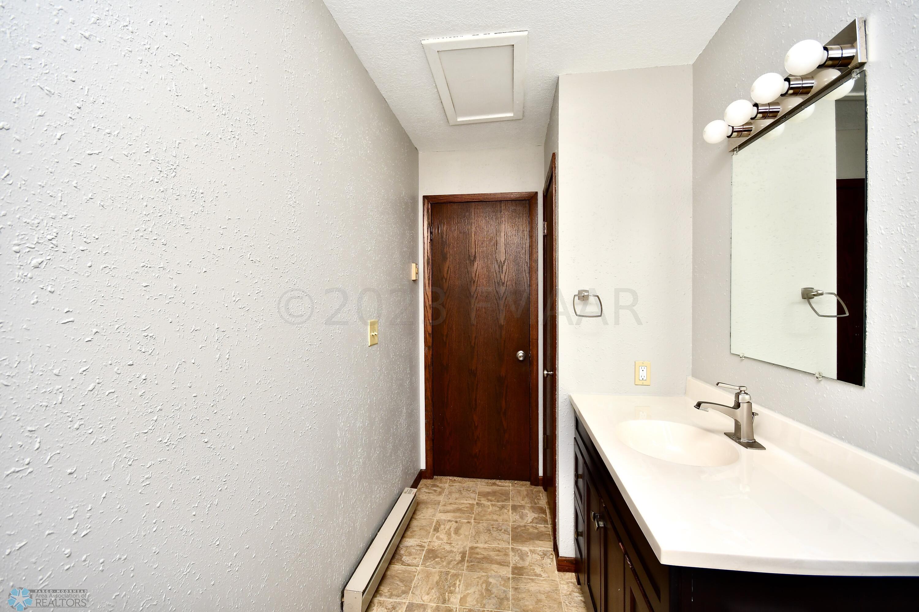 2611 18th St S Fargo